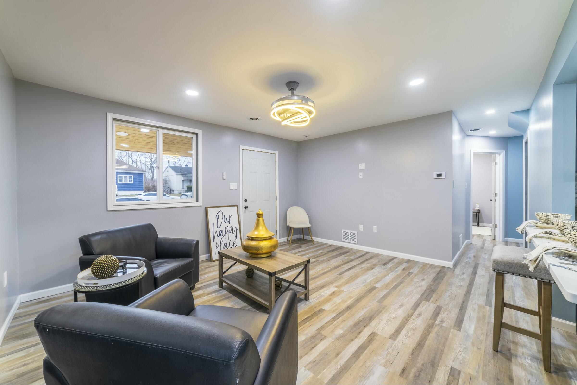 3714 W 20th Place