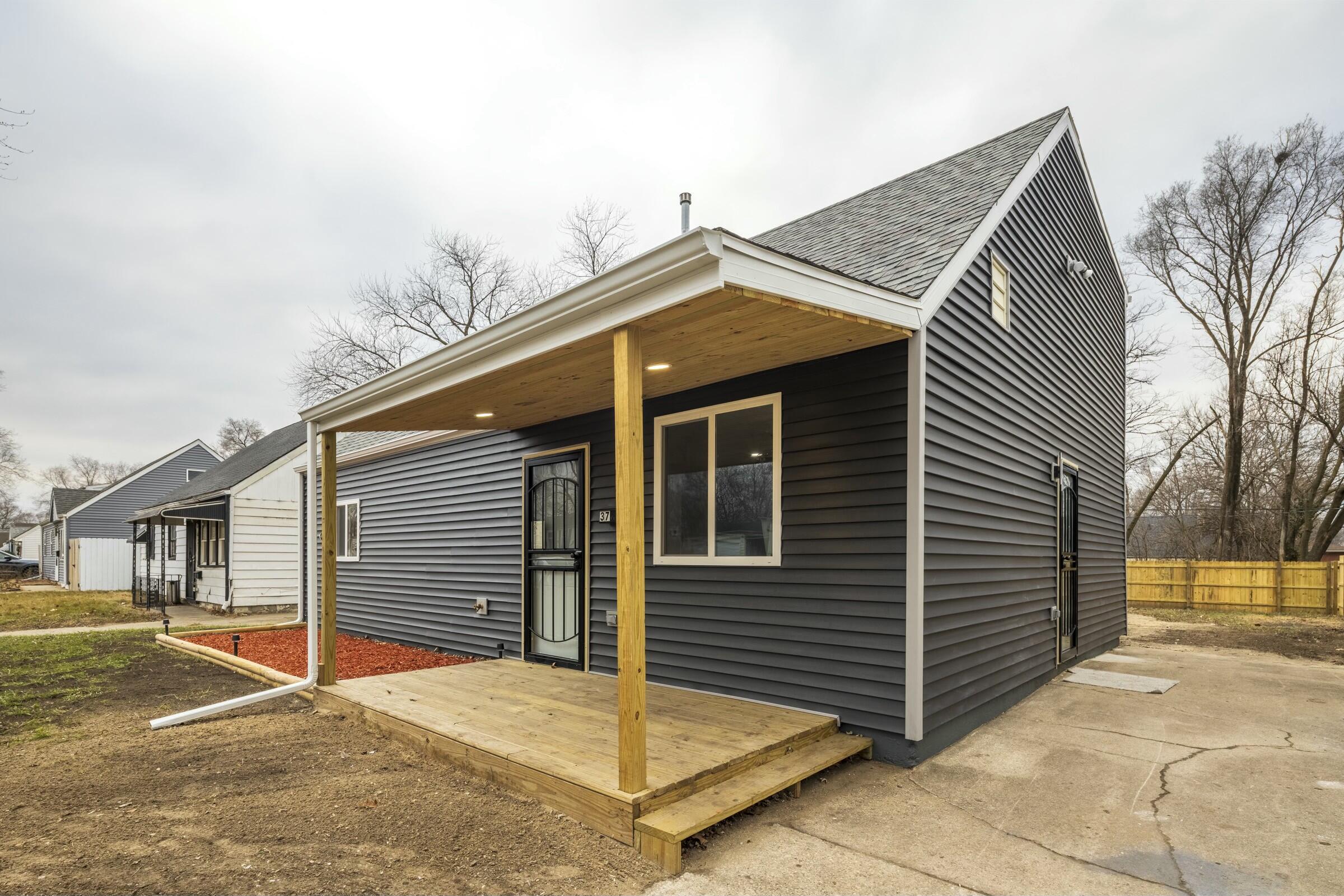 3714 W 20th Place