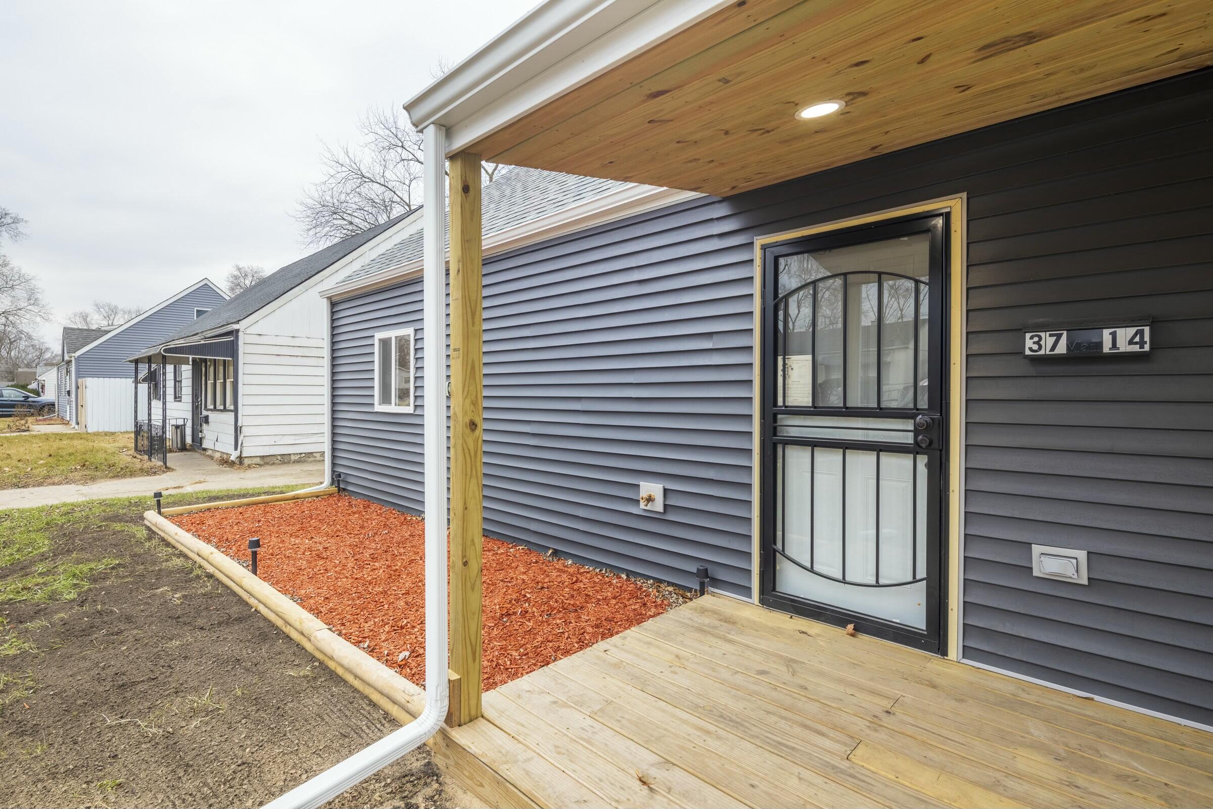 3714 W 20th Place