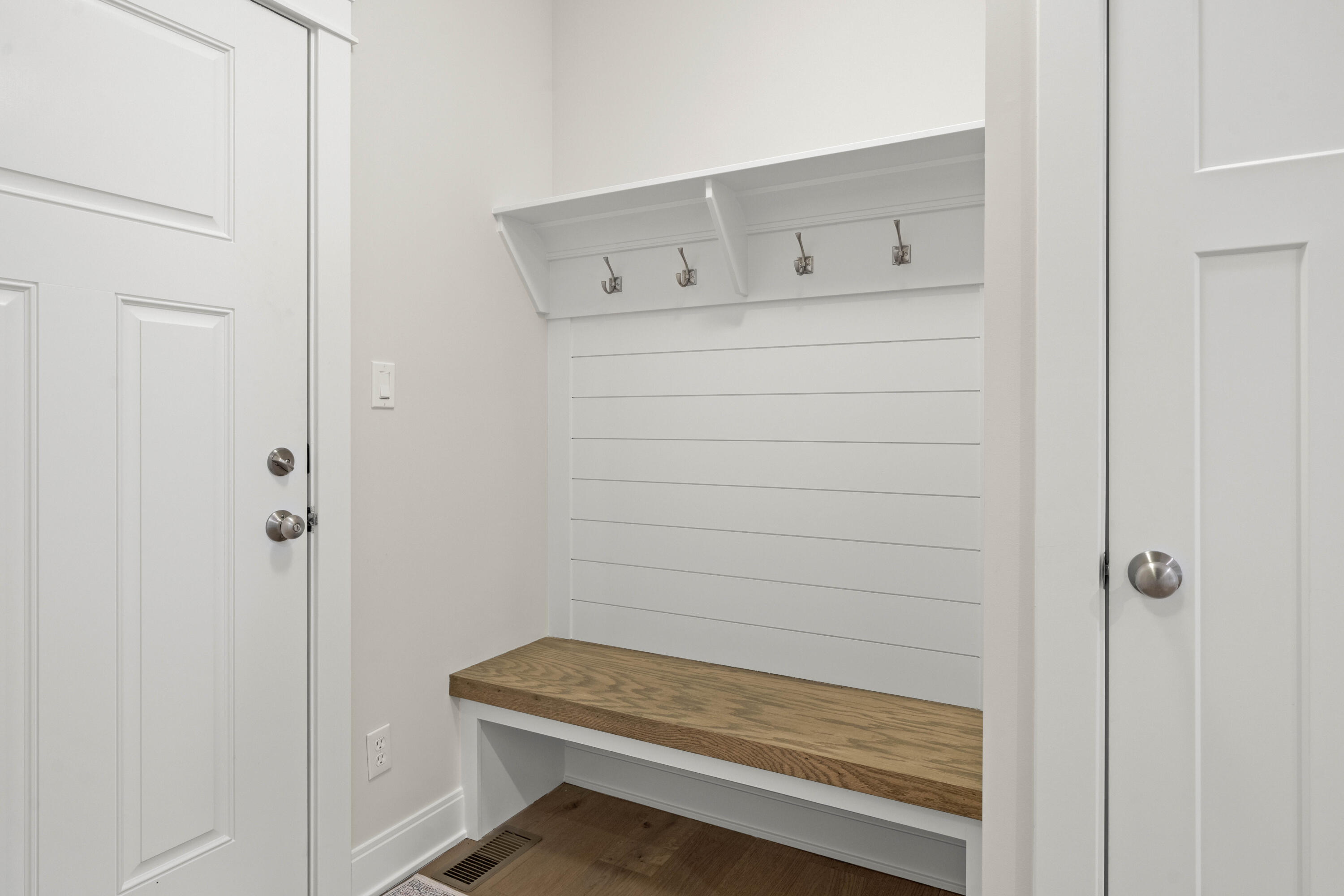 1540 Brackenbury Lane