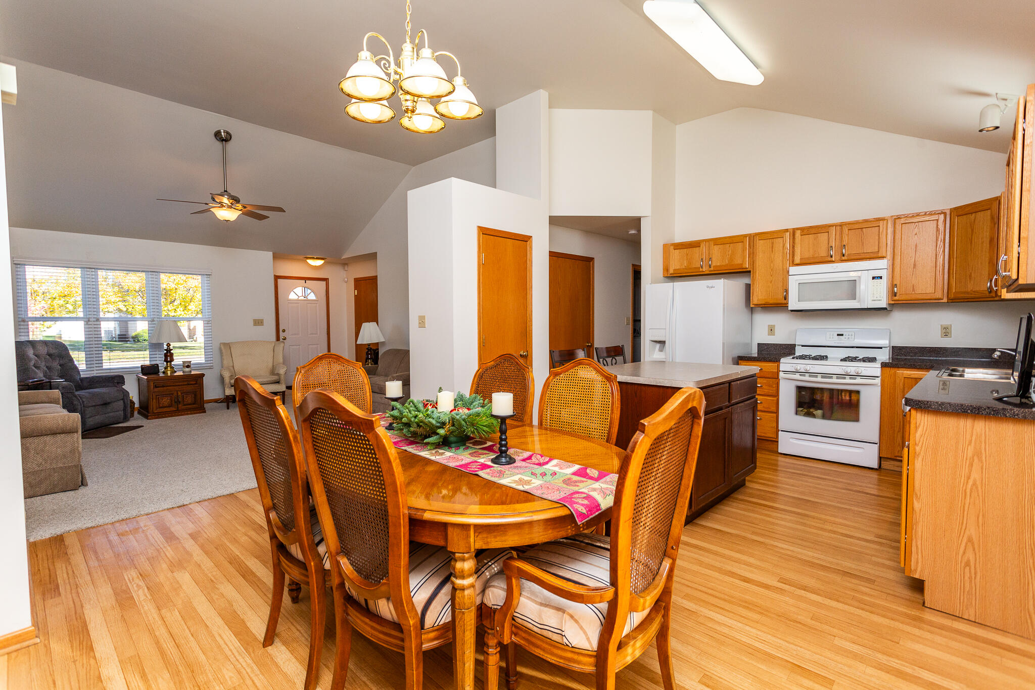 1547 W 94th Lane