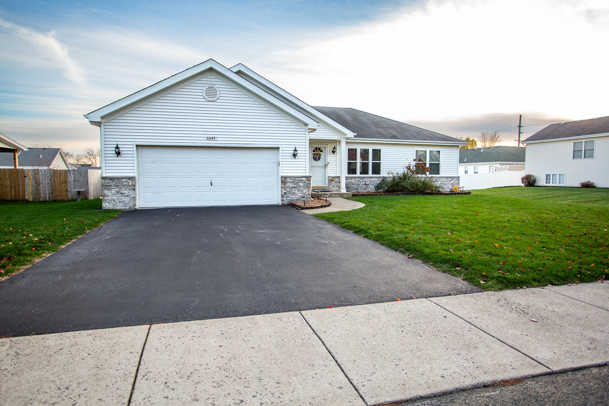 1547 W 94th Lane