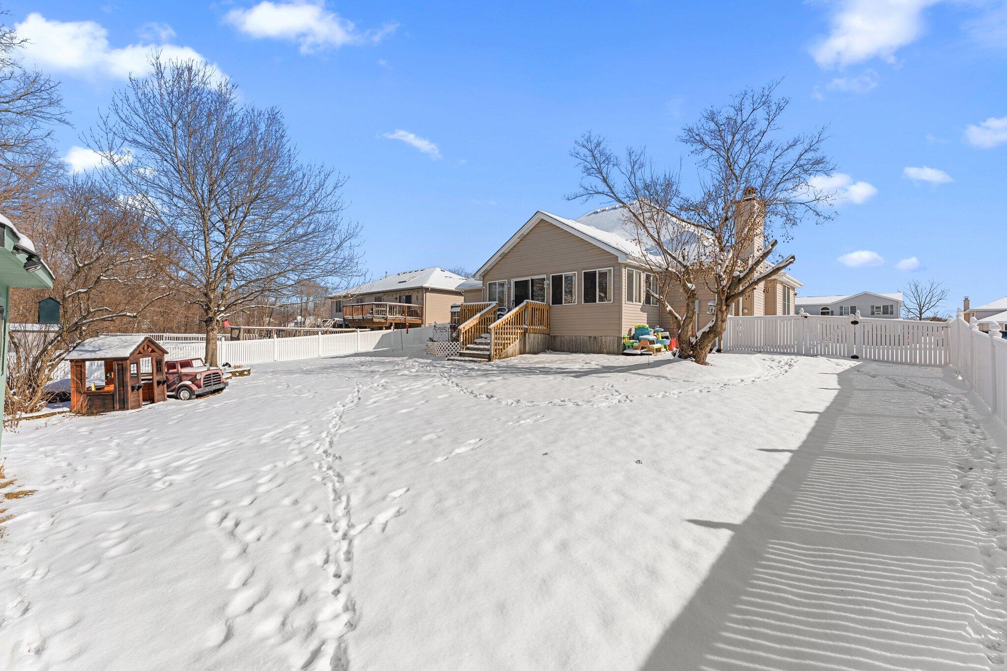 7208 Starling Drive