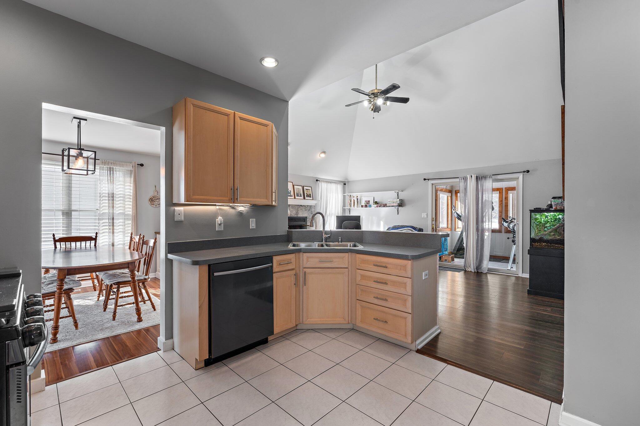 7208 Starling Drive