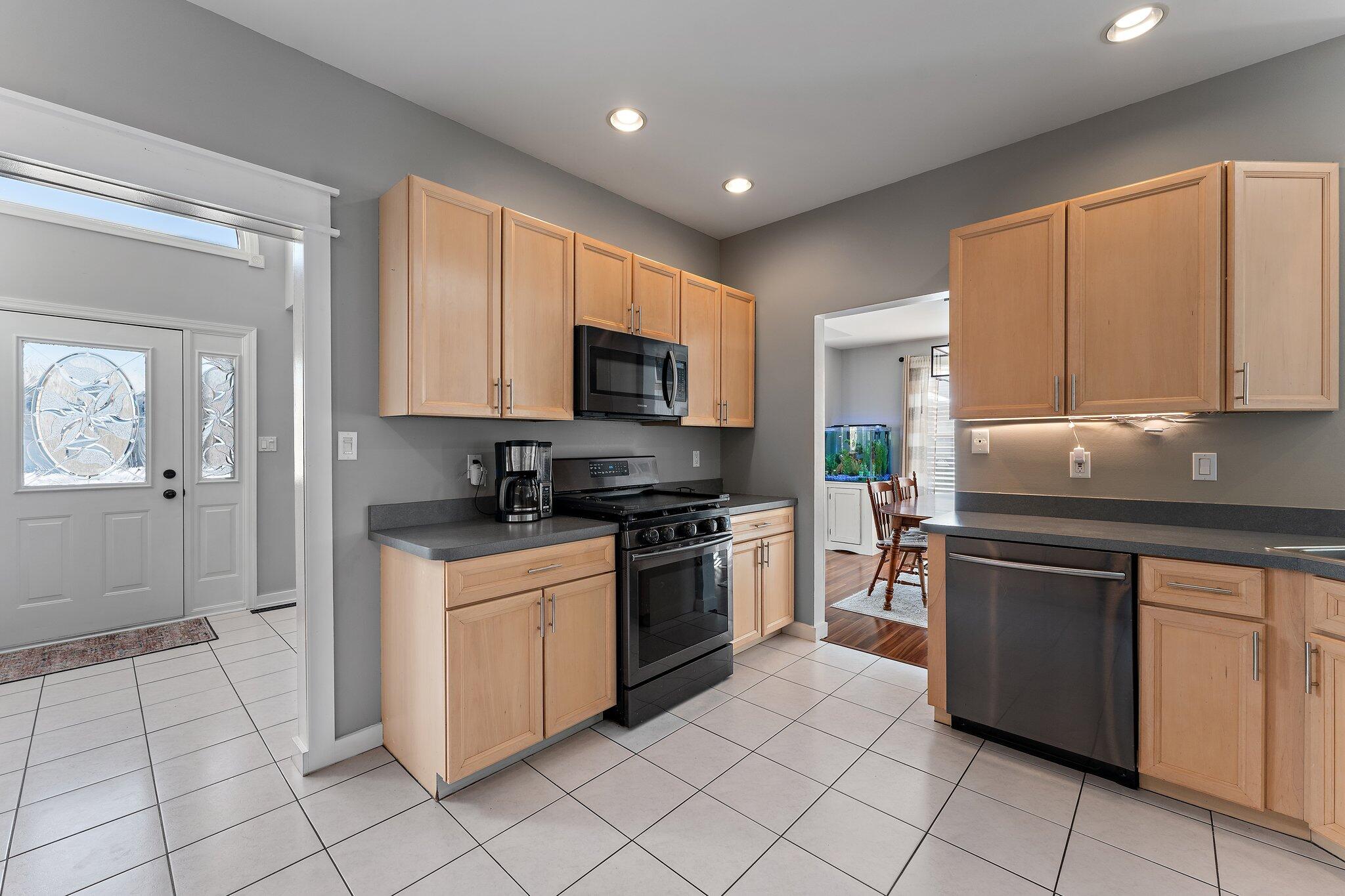 7208 Starling Drive