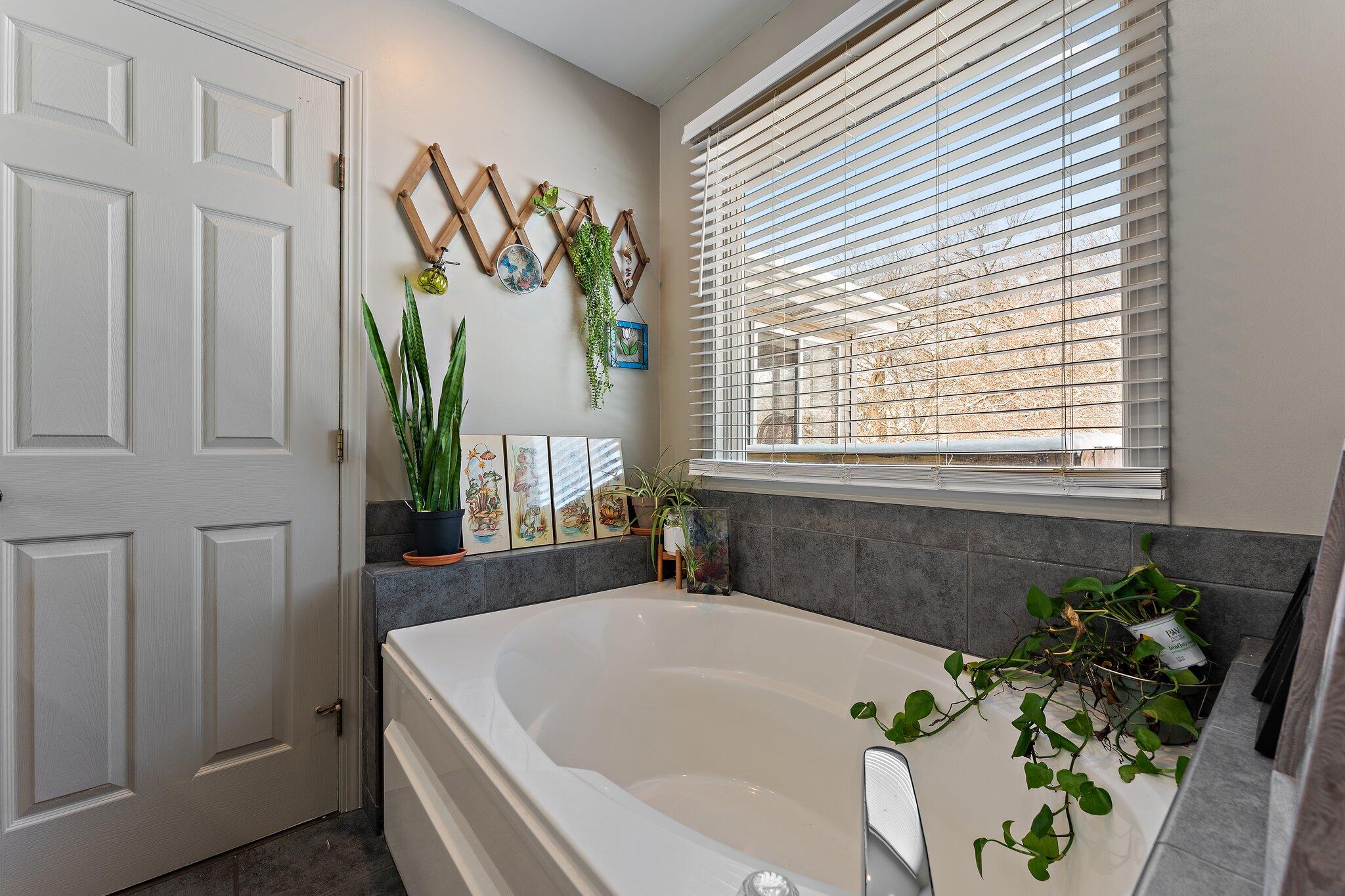 7208 Starling Drive