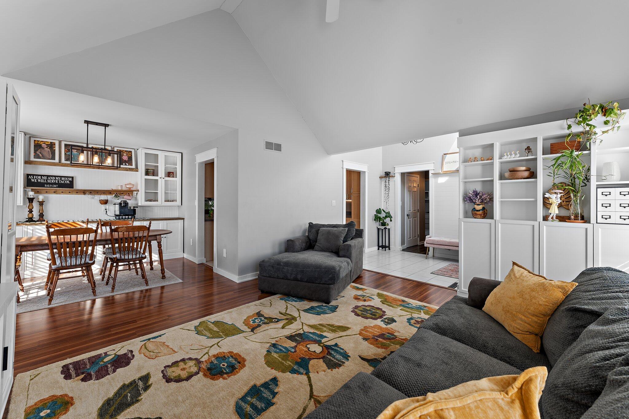 7208 Starling Drive