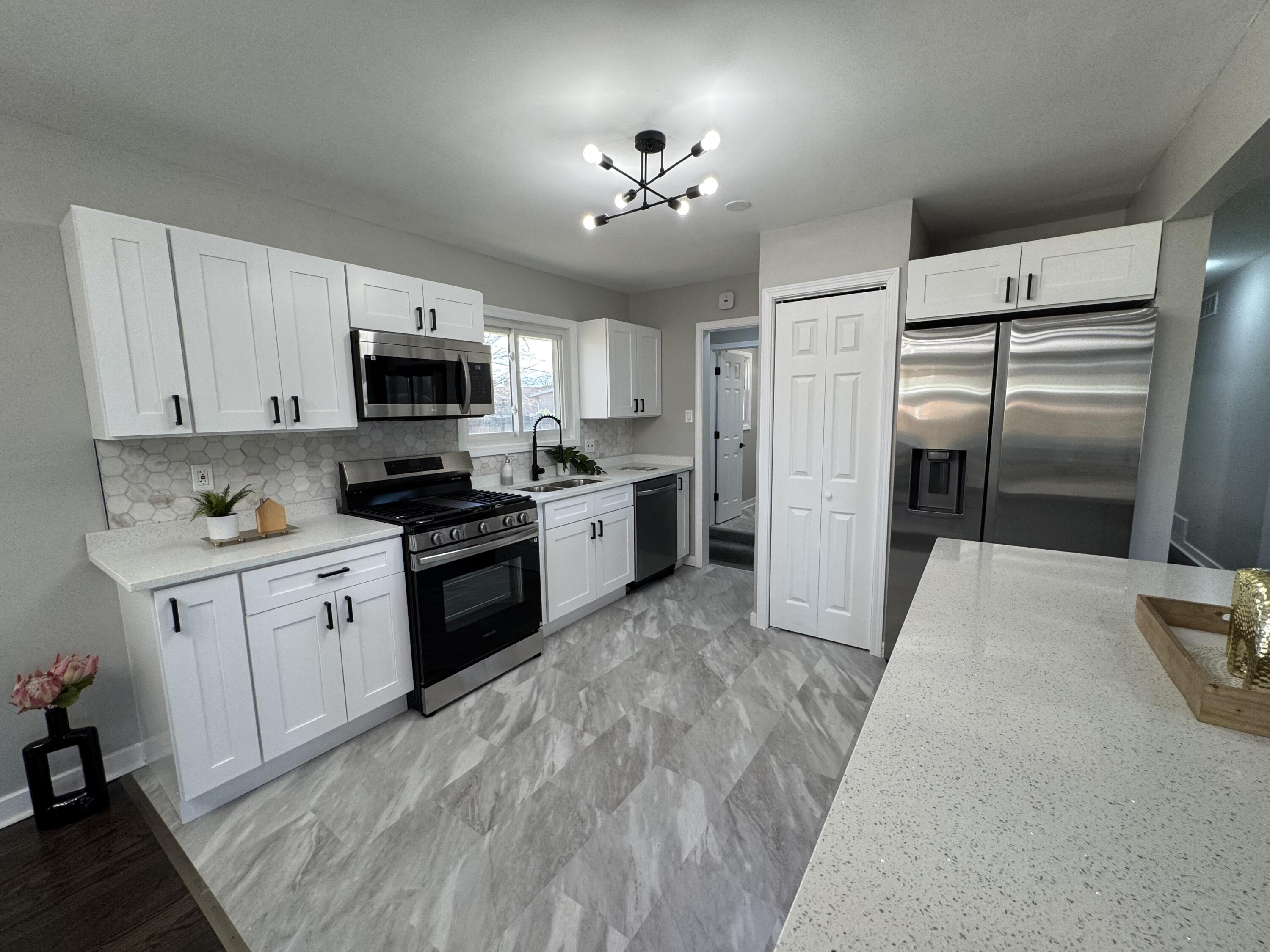 1221 W 54th Avenue