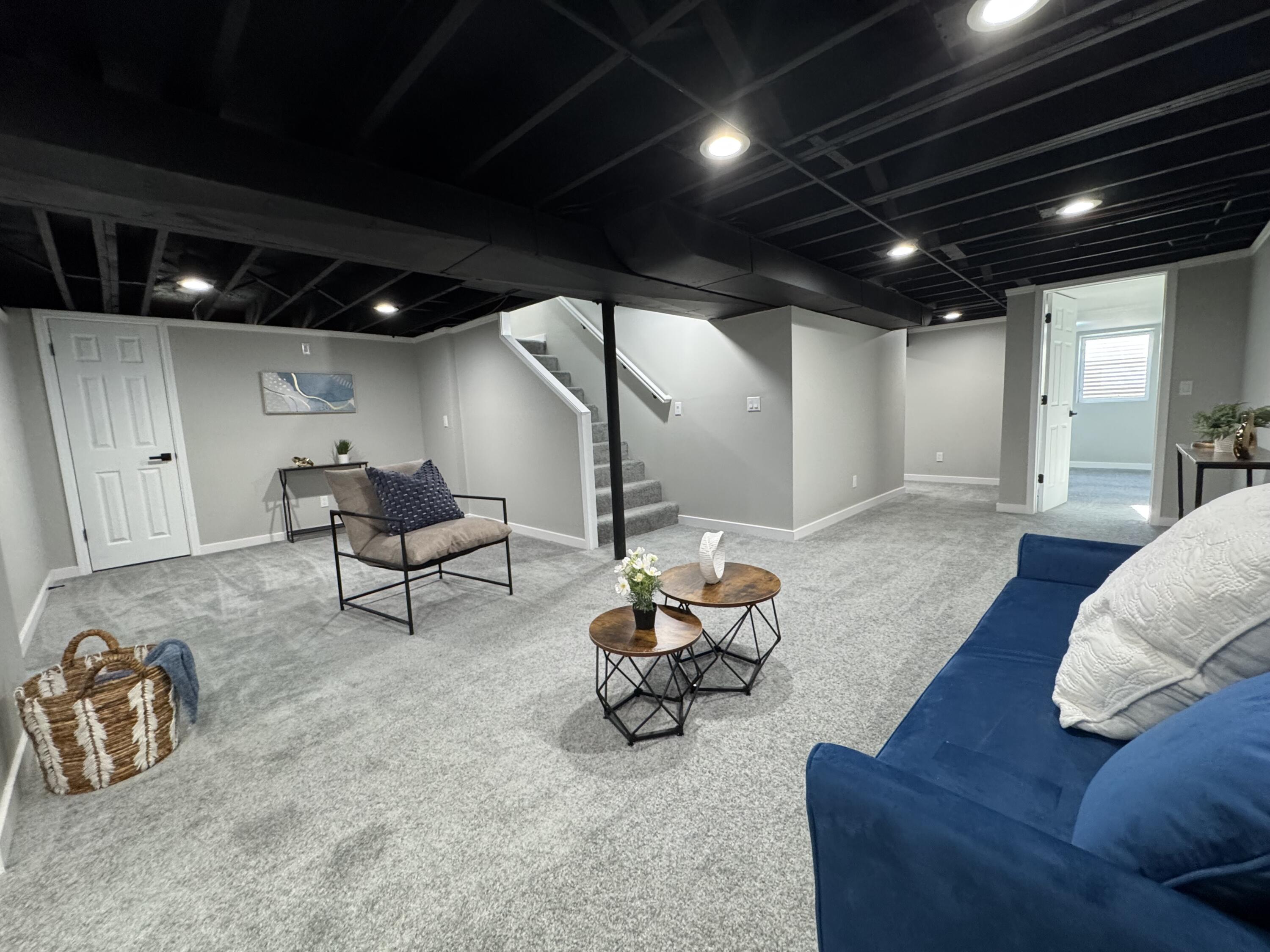 1221 W 54th Avenue