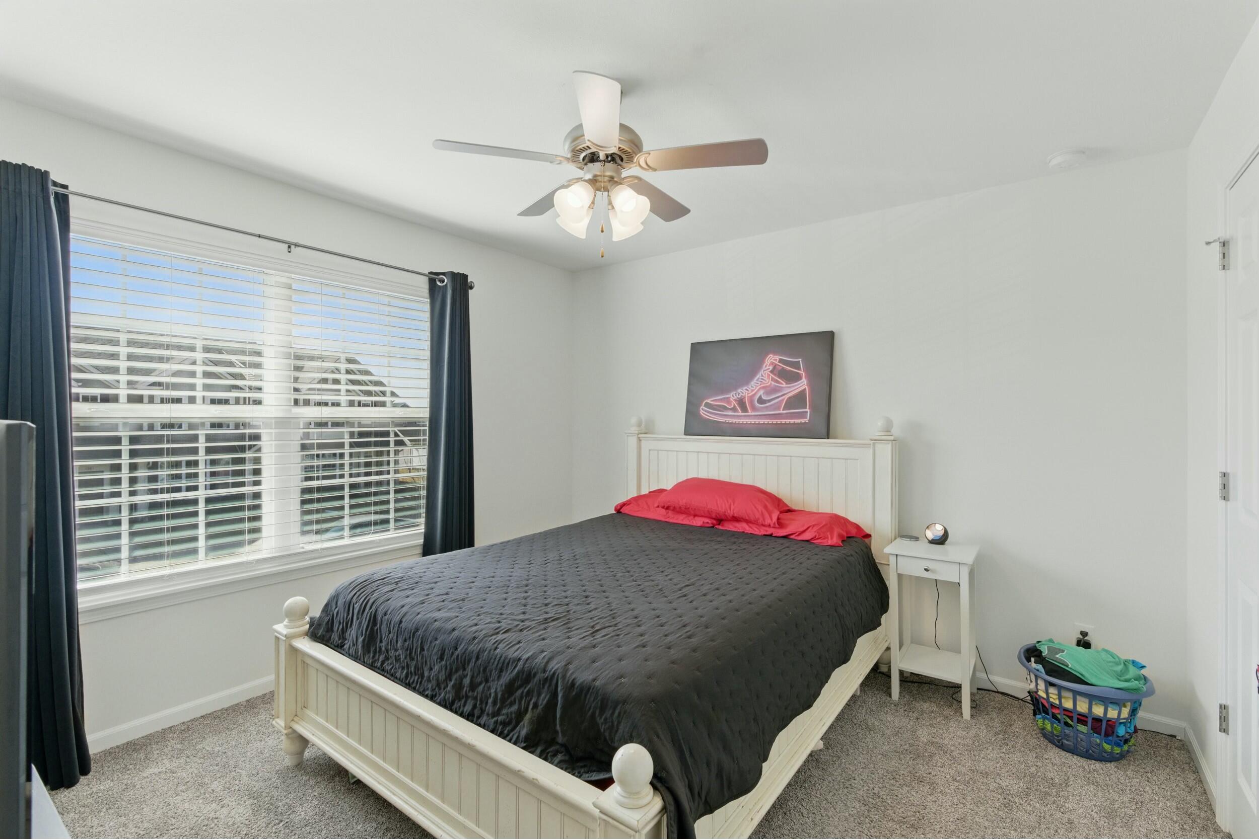 1078 E 117th Place