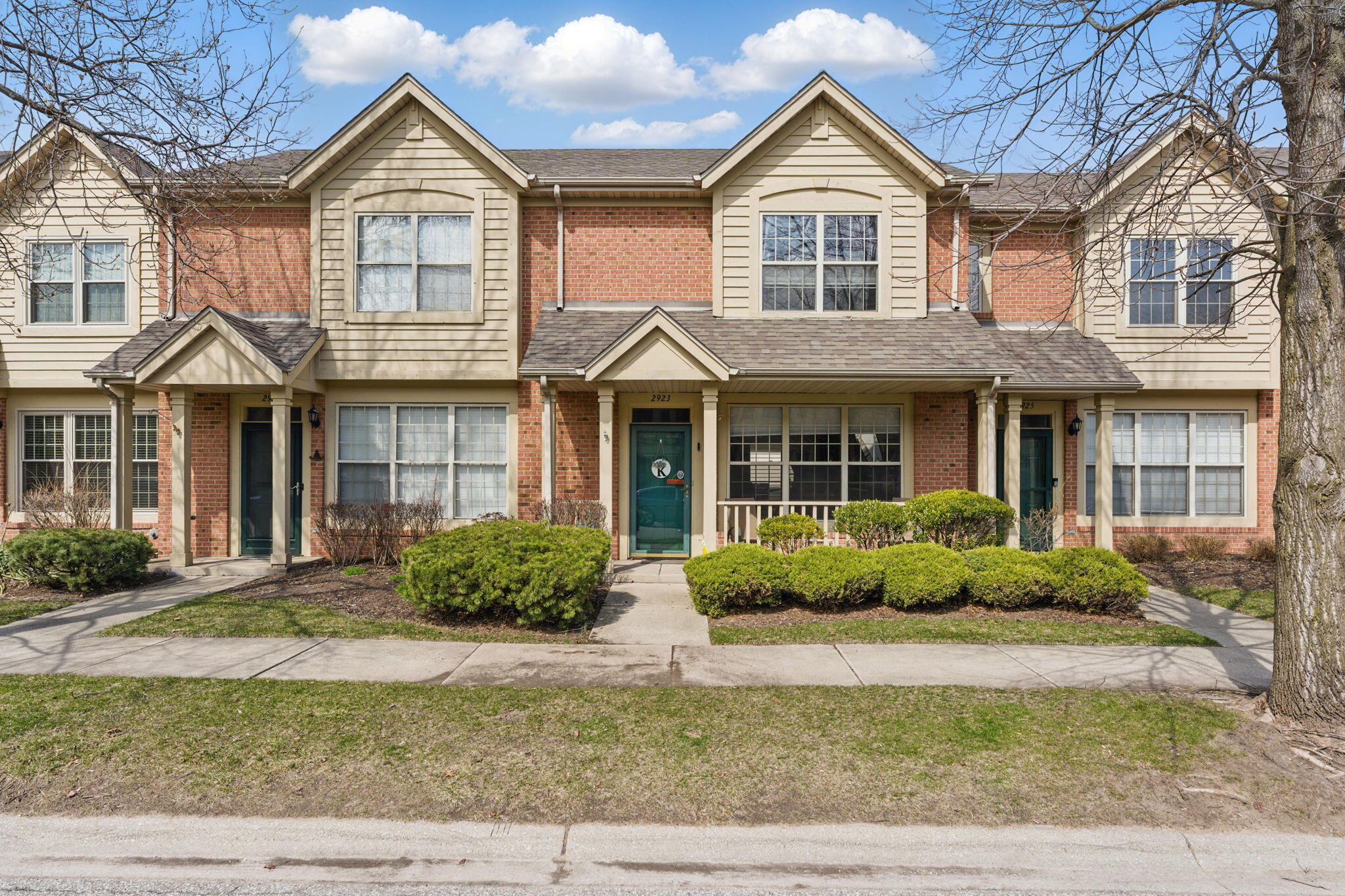 2923 Churchill Lane