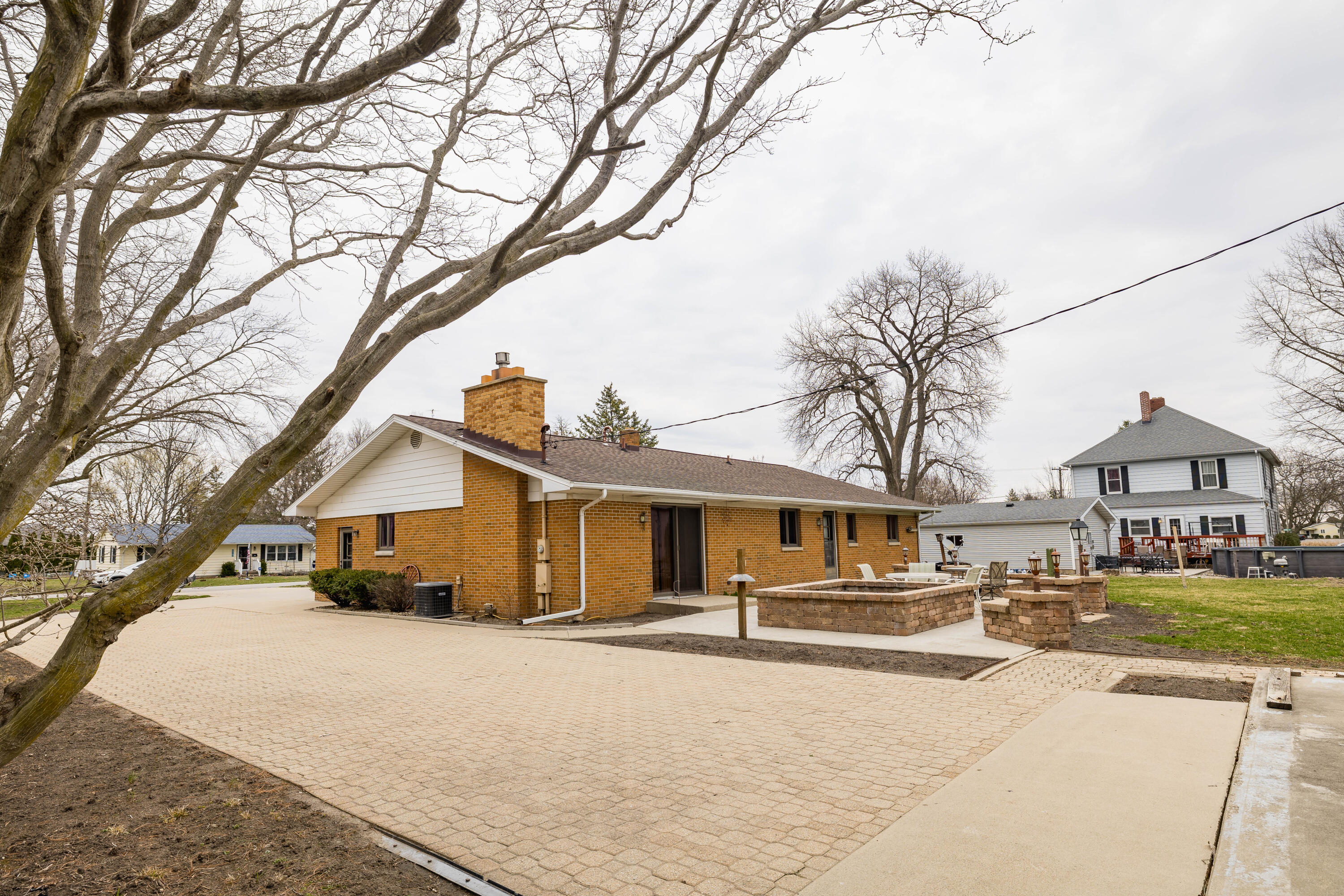 319 E Maple Street
