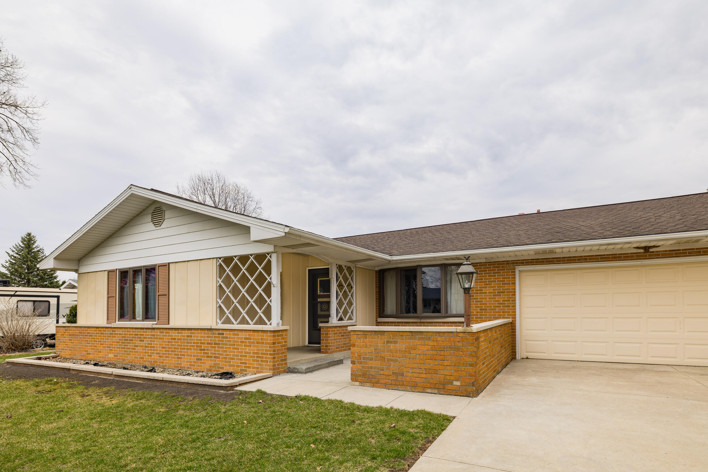319 E Maple Street