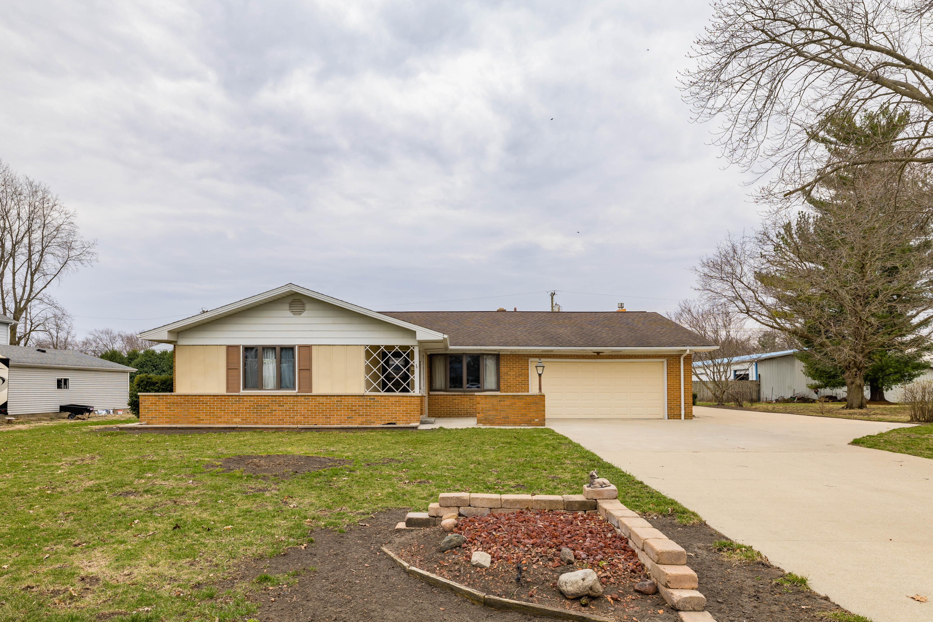 319 E Maple Street