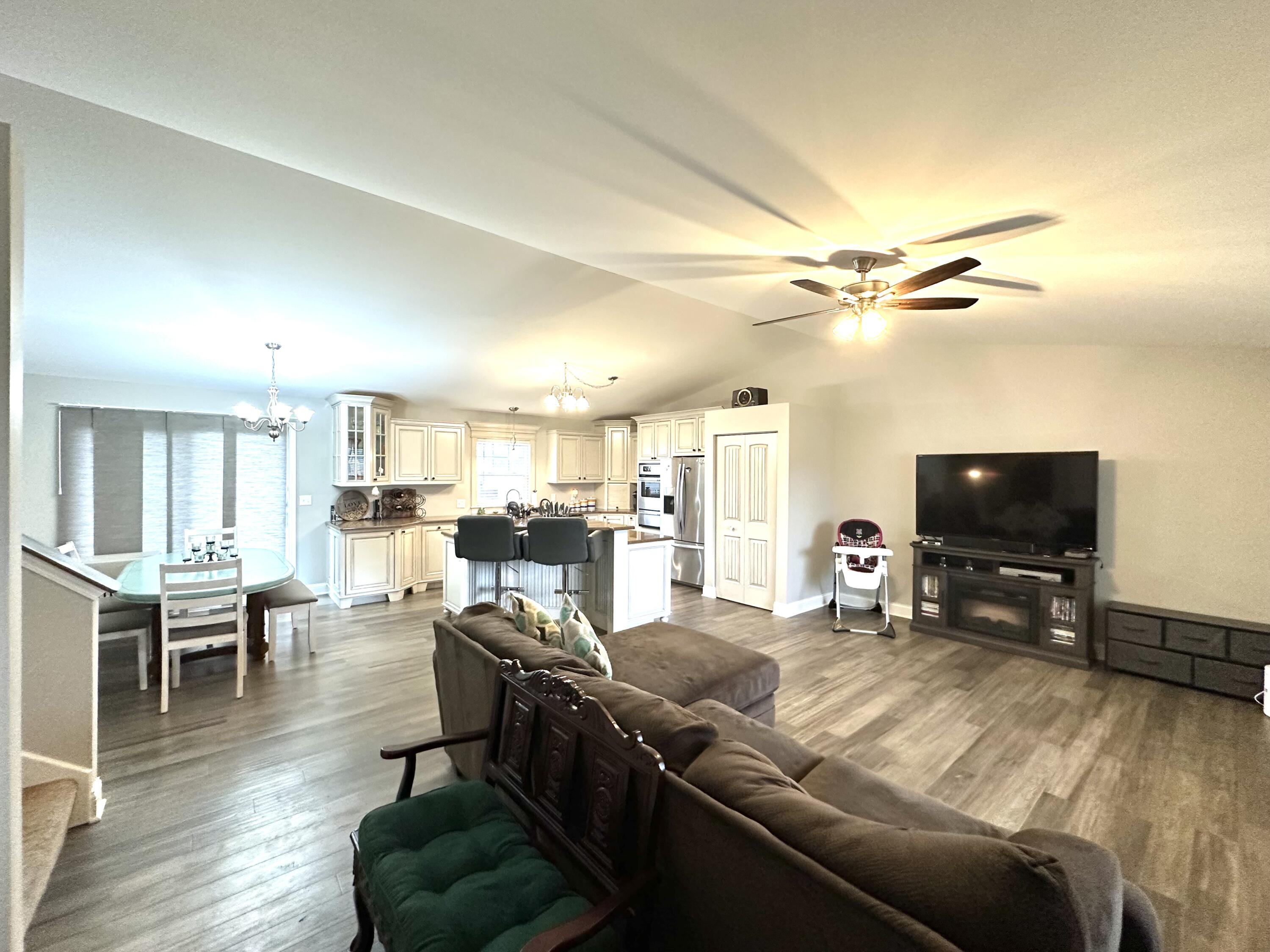 621 Persimmon Pkwy