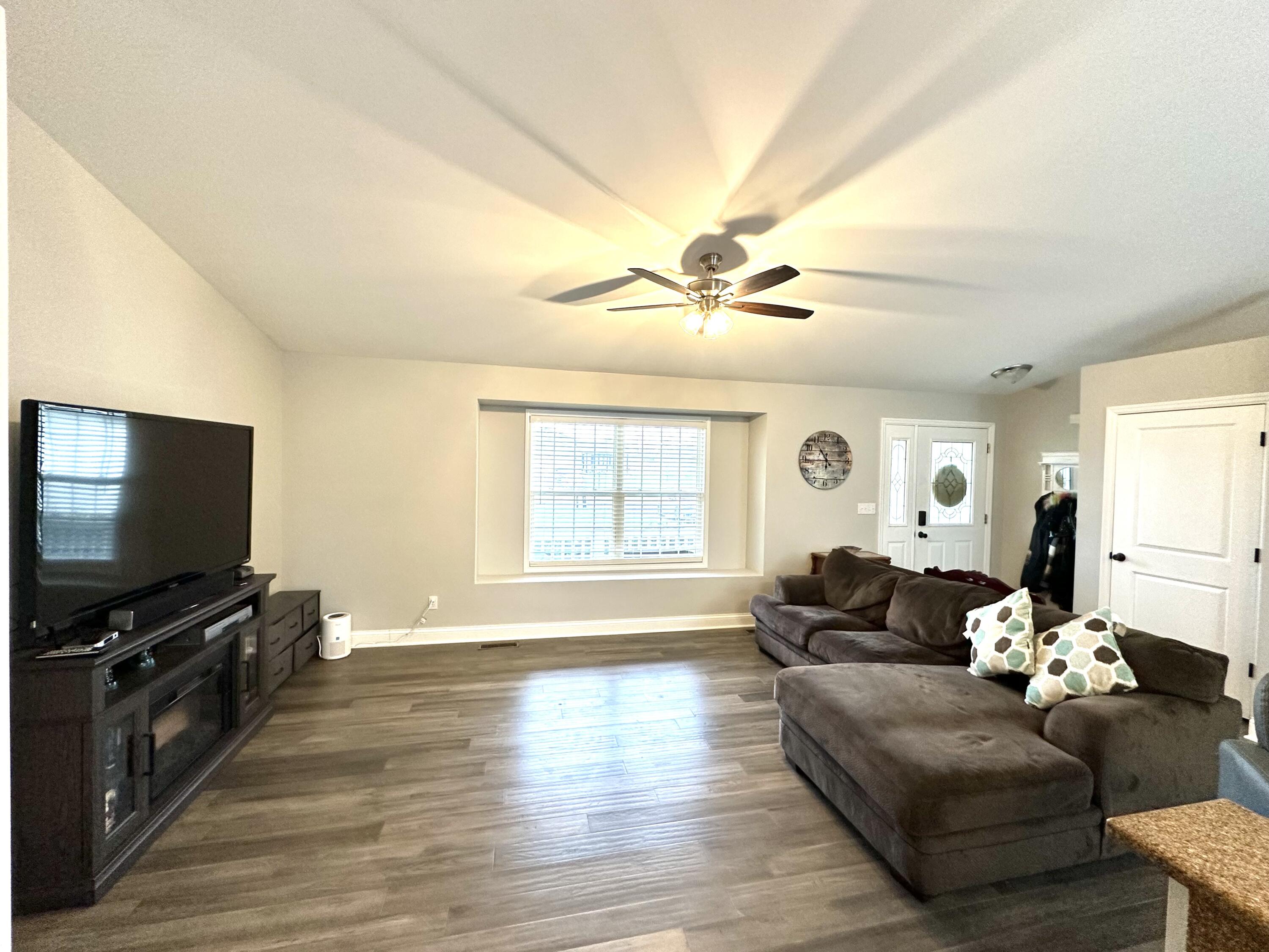 621 Persimmon Pkwy