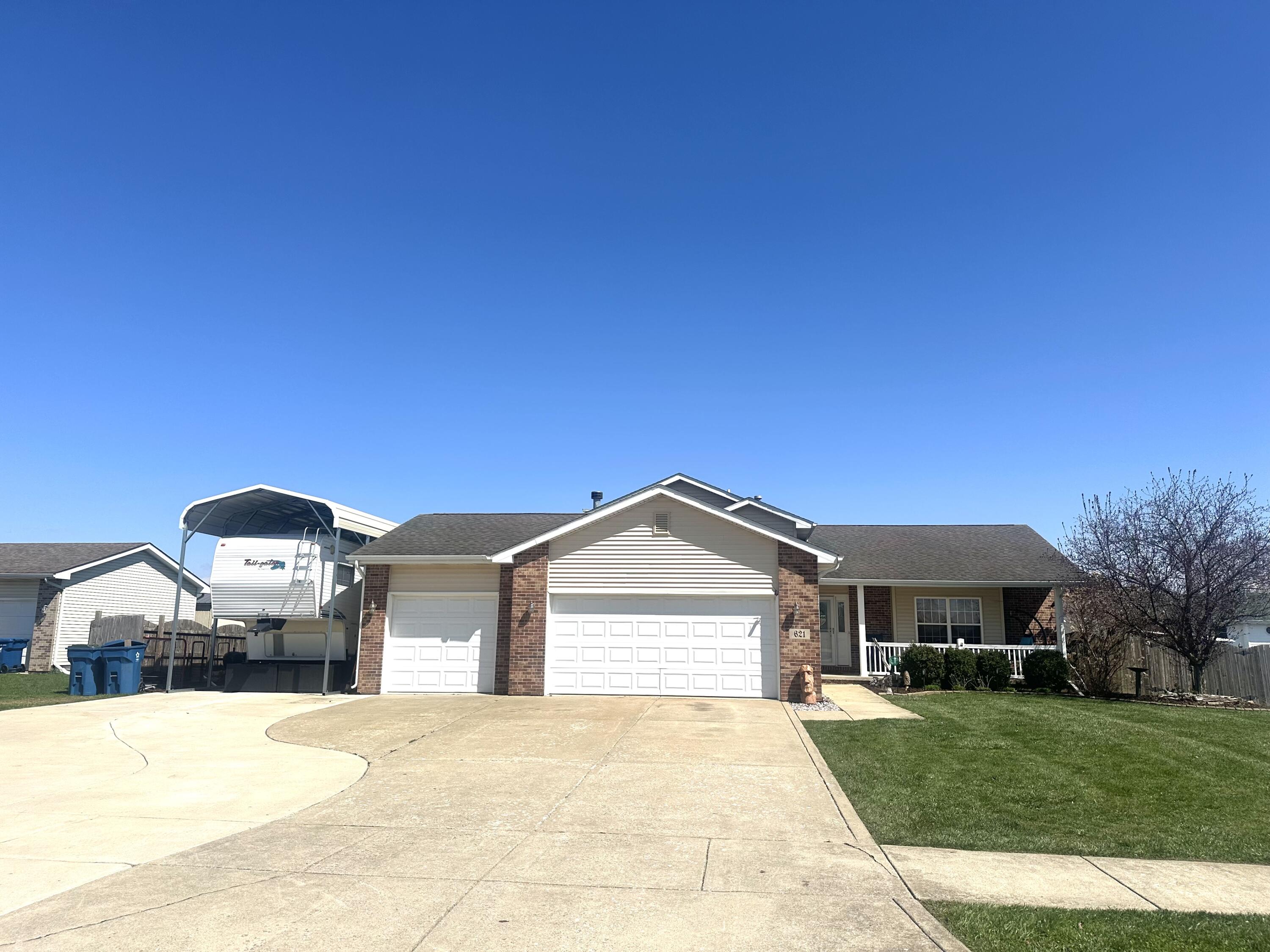 621 Persimmon Pkwy