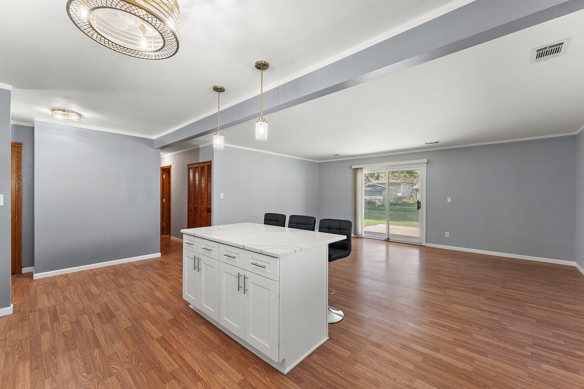 1246 N Glenwood Avenue