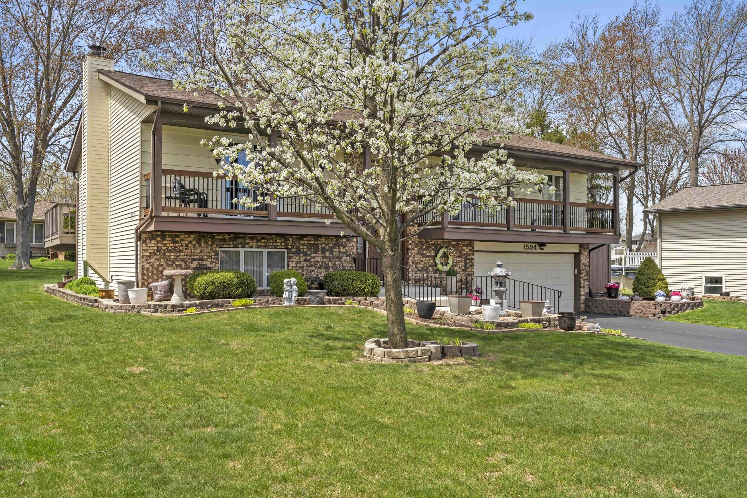 1594 Sunnyslope Drive