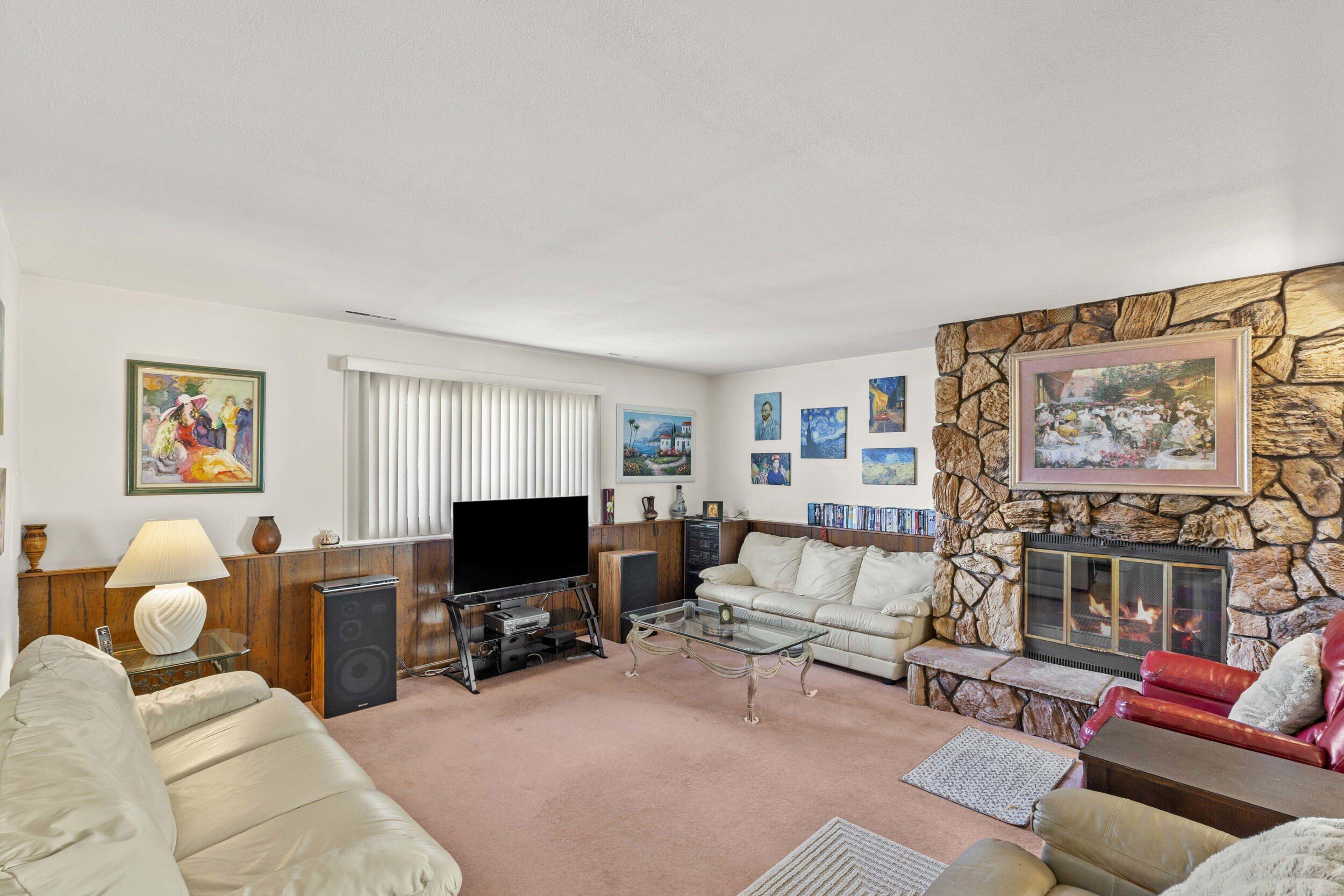 1594 Sunnyslope Drive