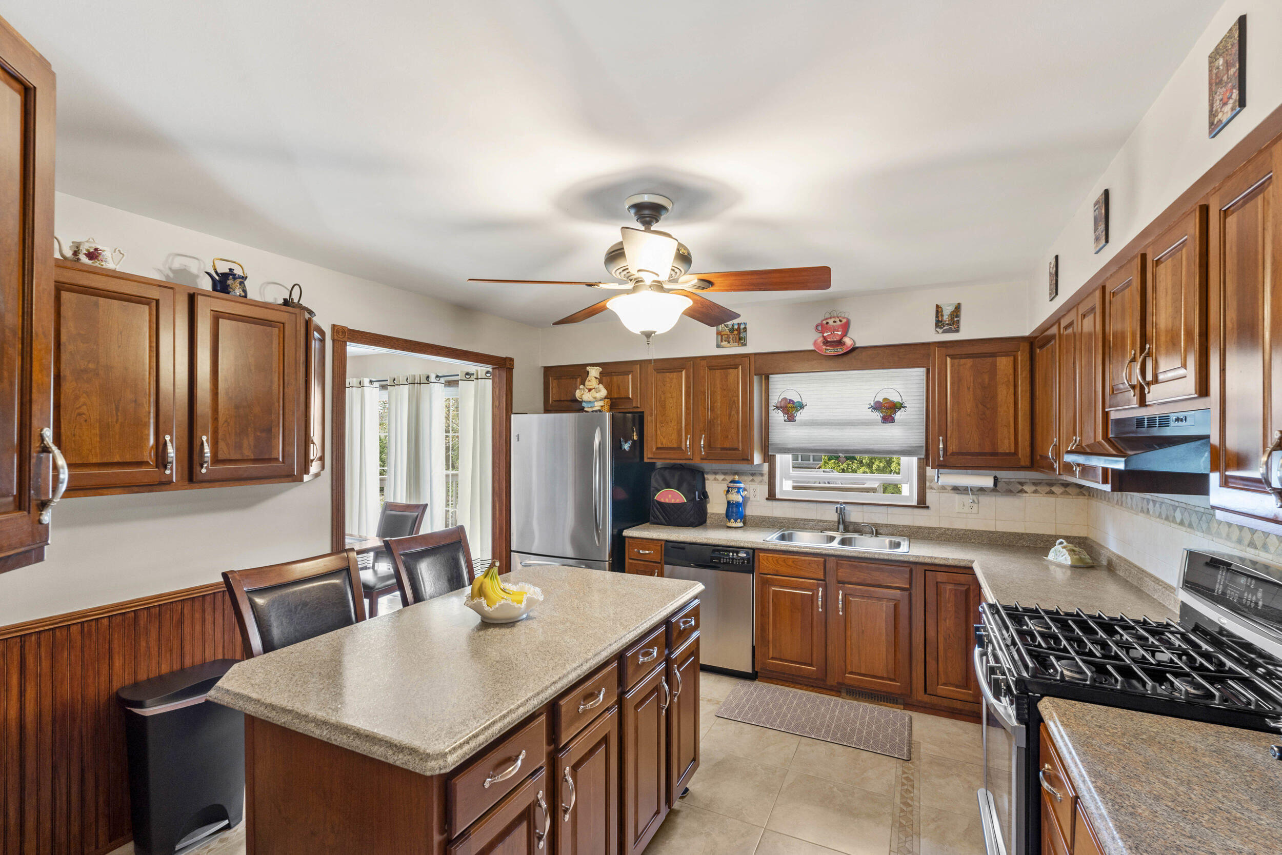 1594 Sunnyslope Drive