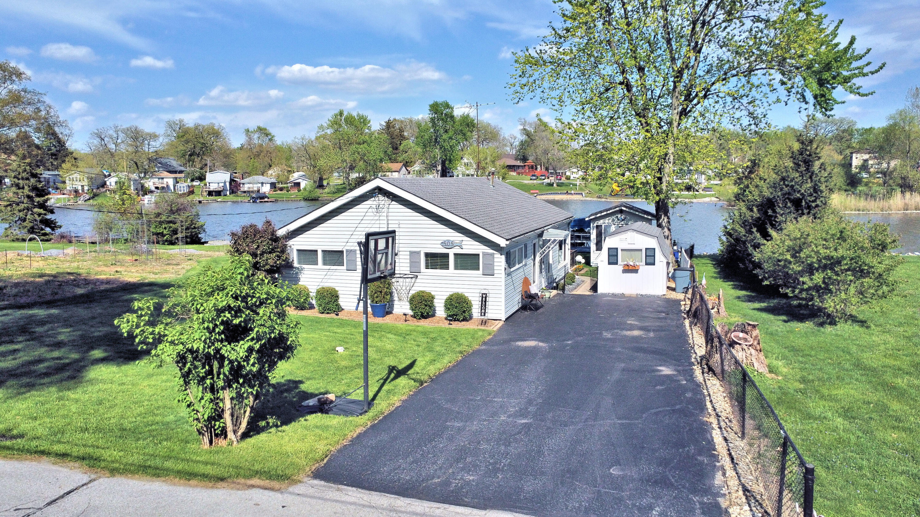 505 Lakeview Court