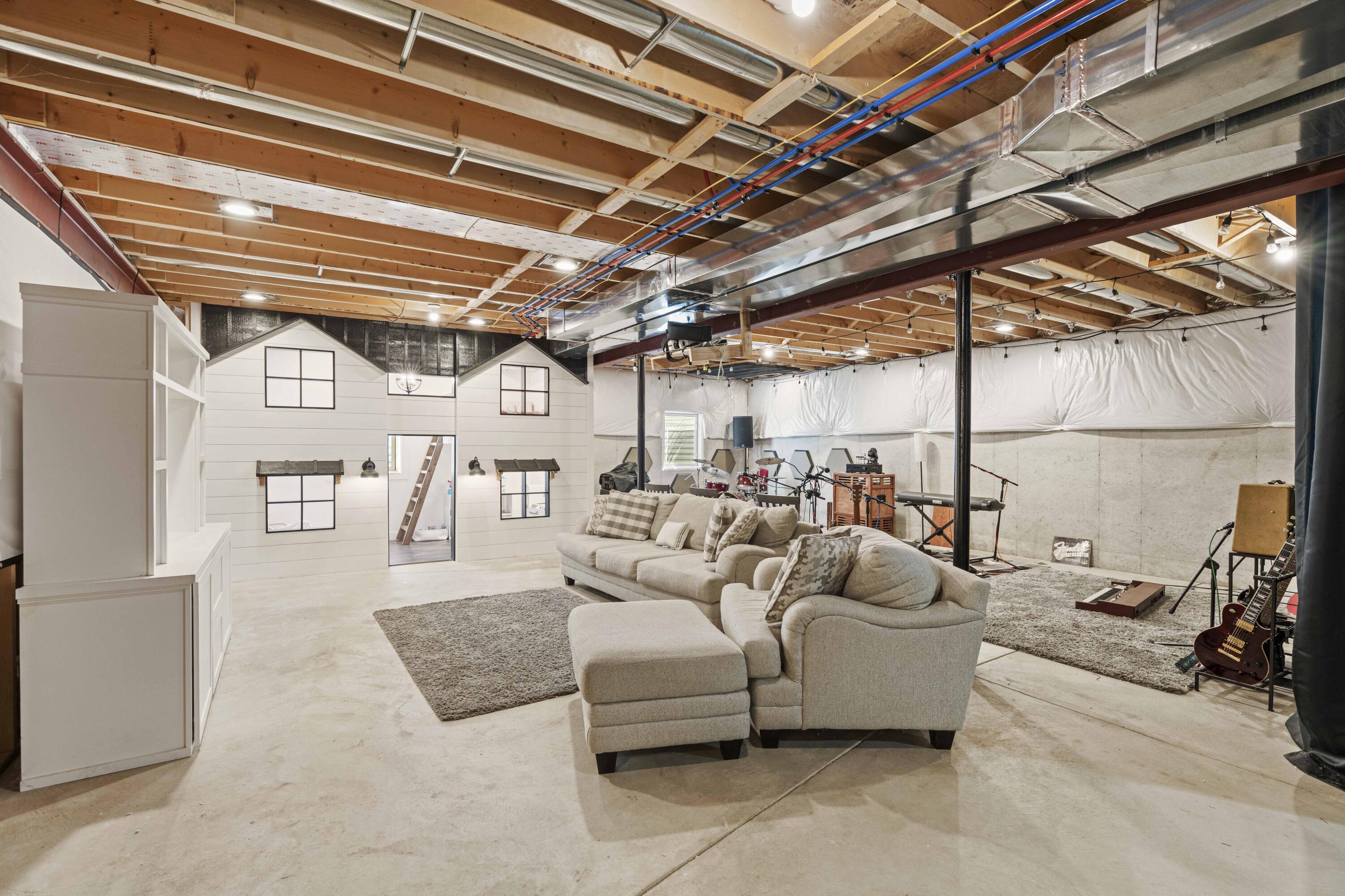 15042 Carey Street