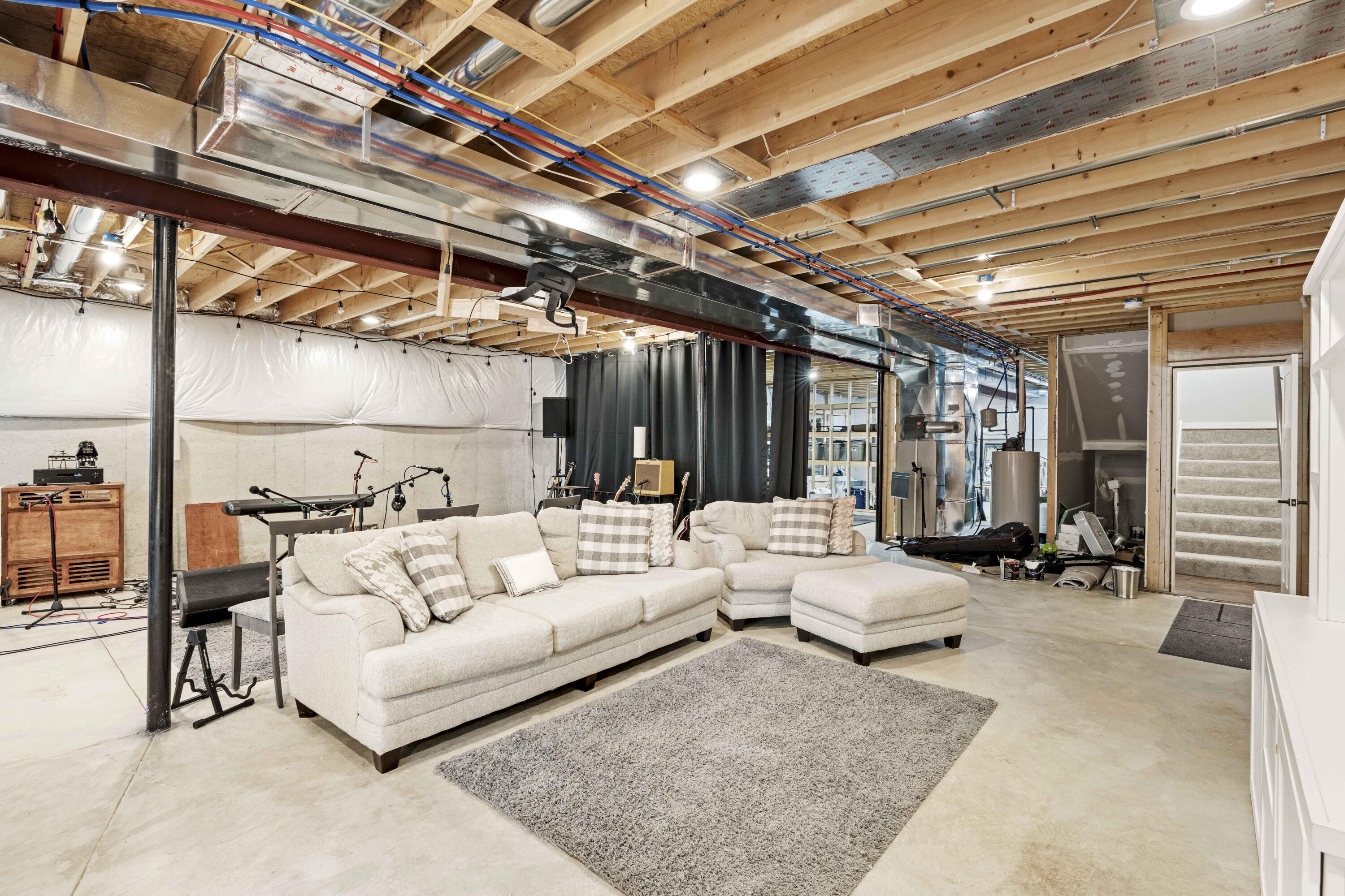 15042 Carey Street