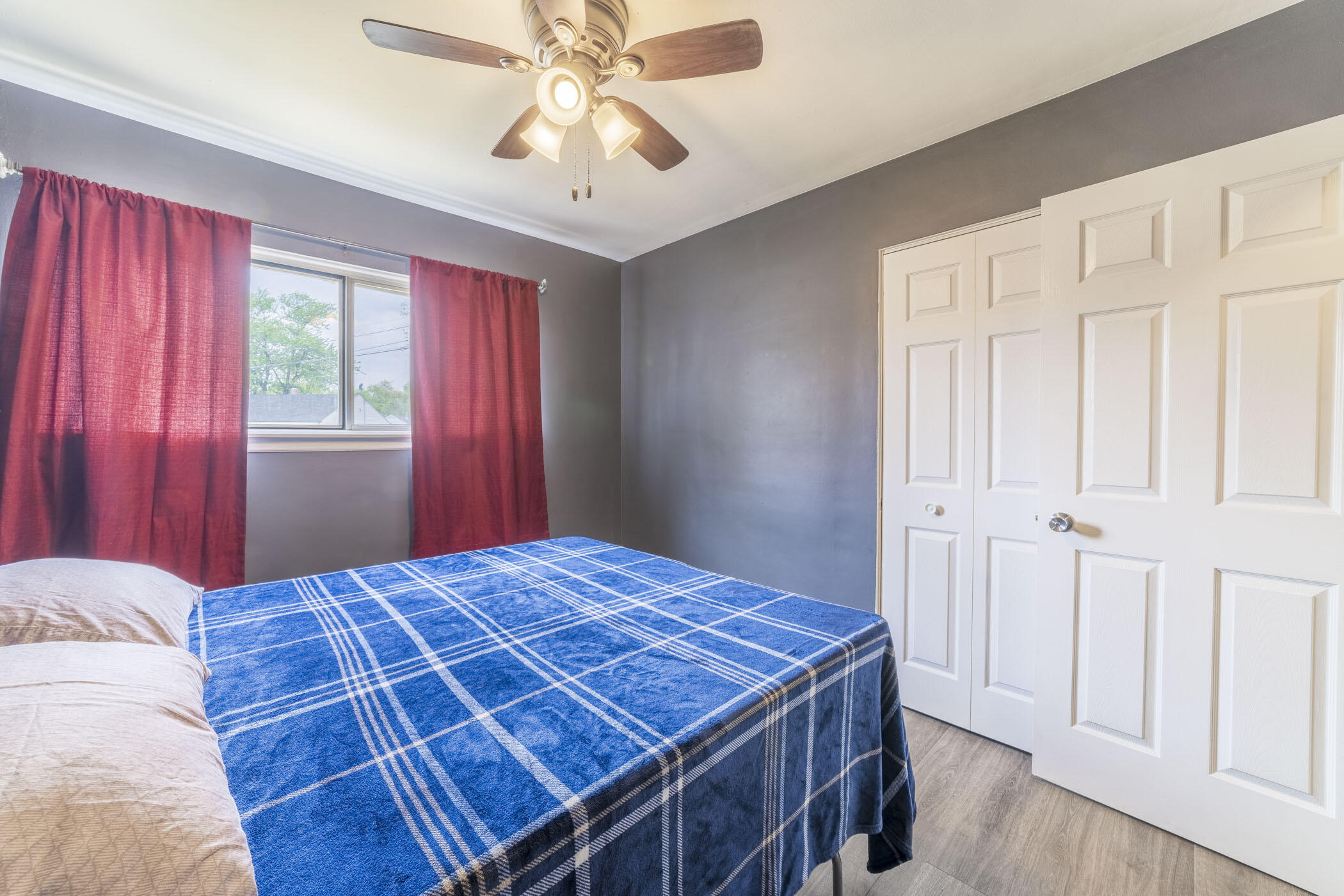 1037 E 11th Court