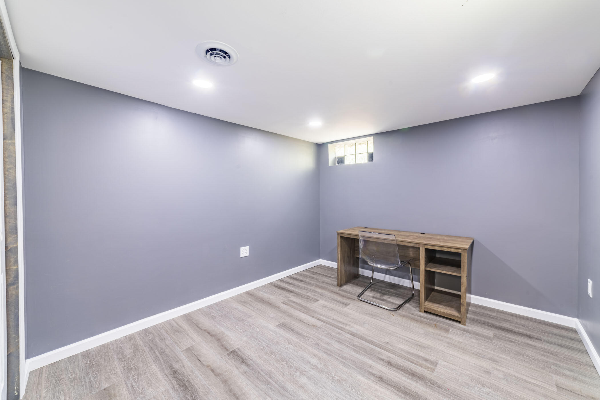 1037 E 11th Court