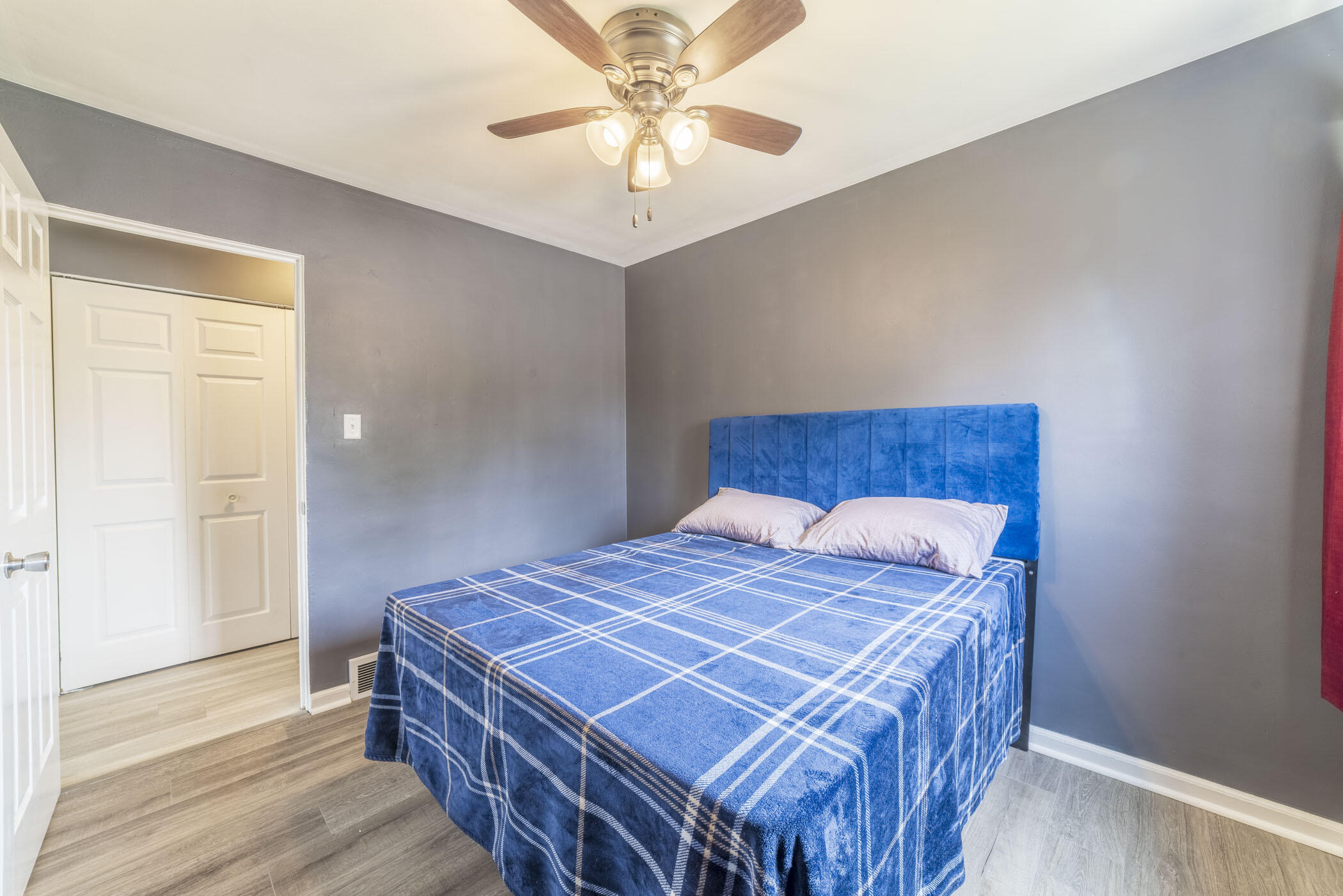 1037 E 11th Court