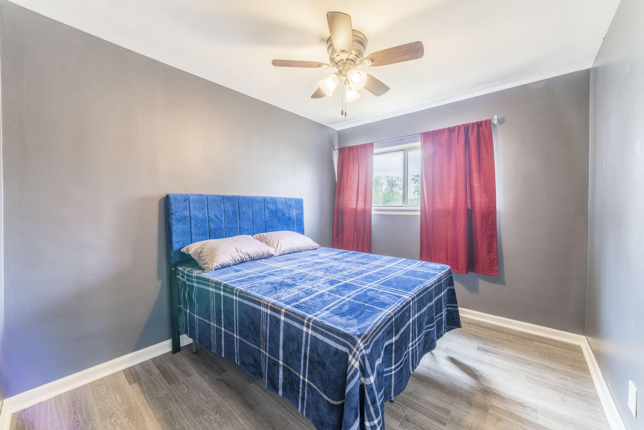 1037 E 11th Court