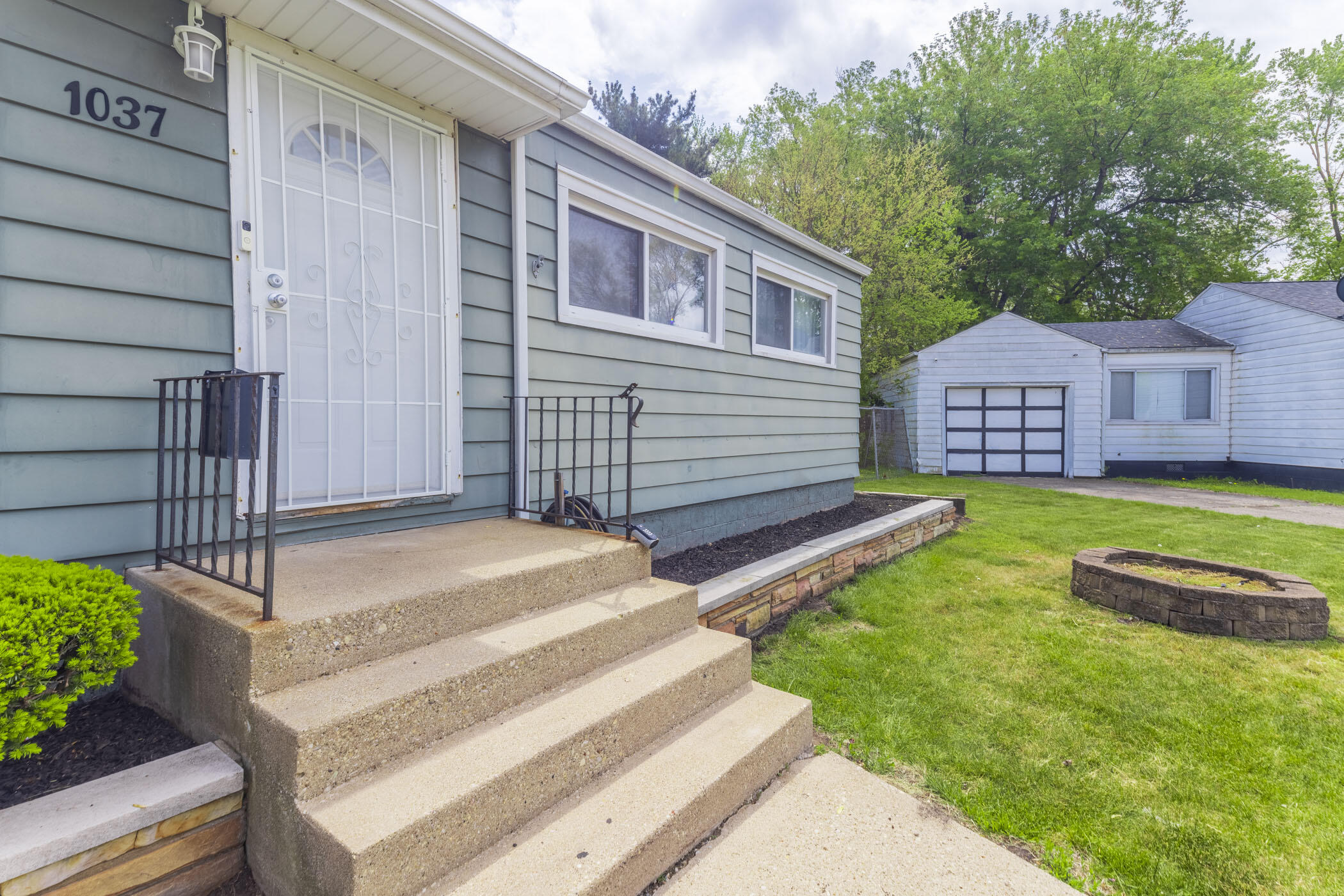 1037 E 11th Court