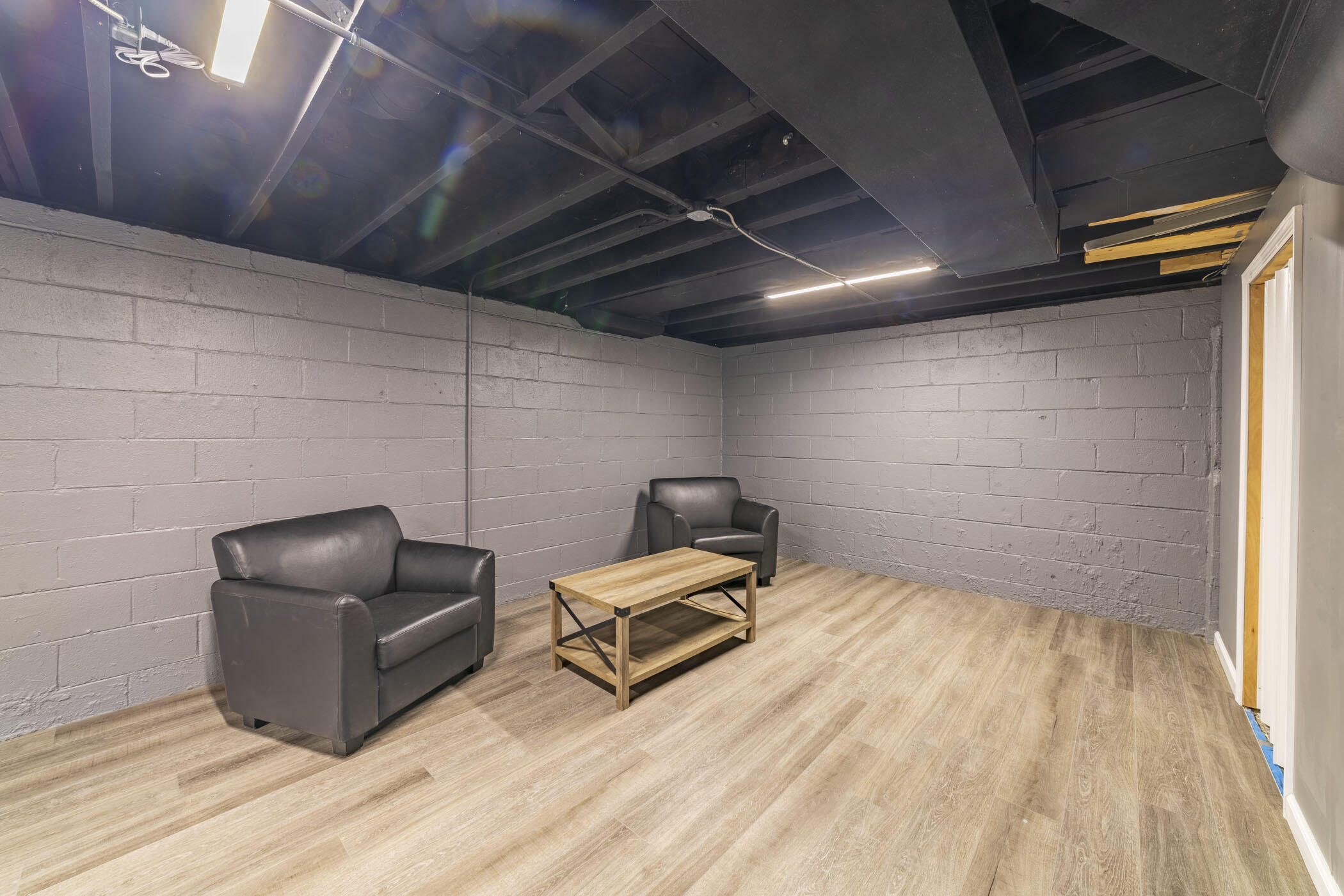 1037 E 11th Court