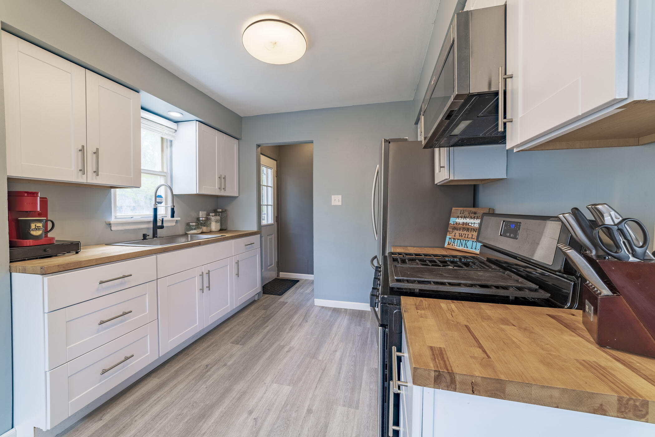 1037 E 11th Court