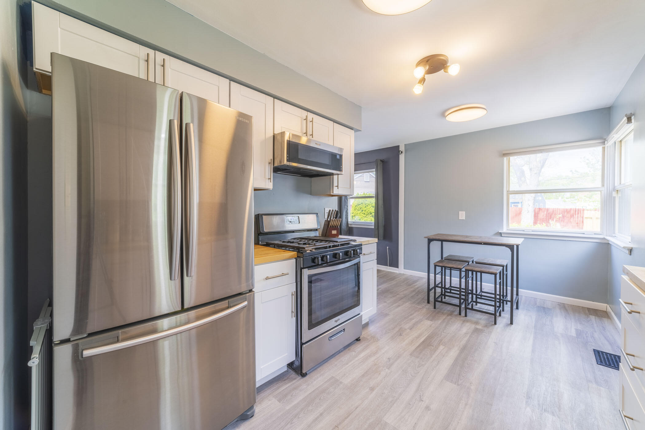 1037 E 11th Court