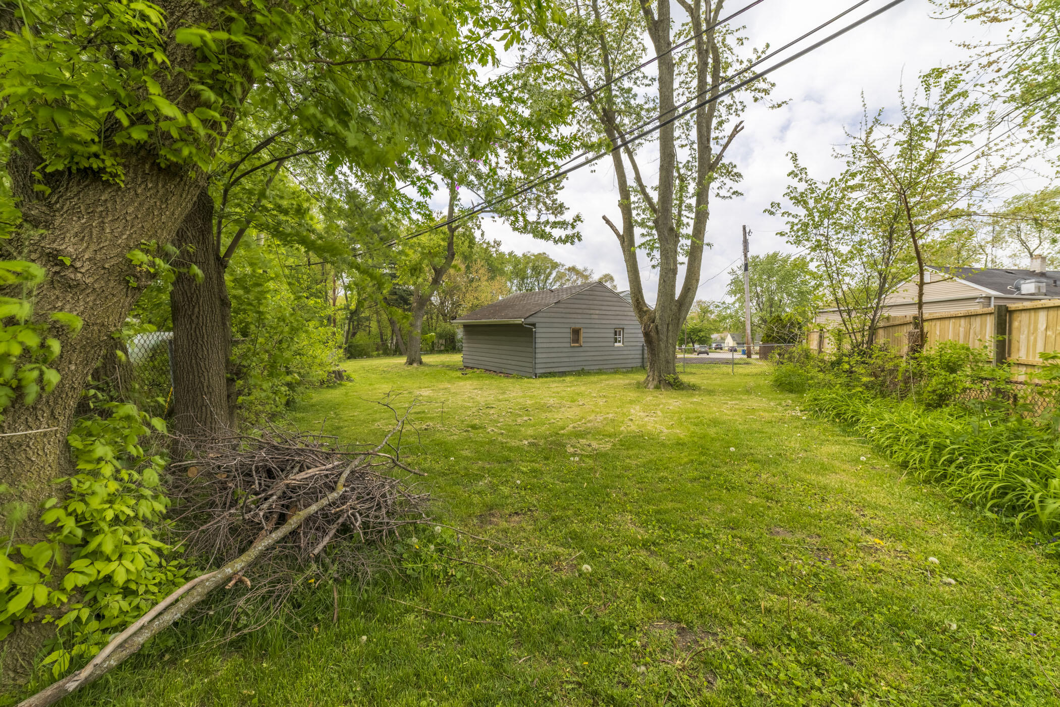 1037 E 11th Court
