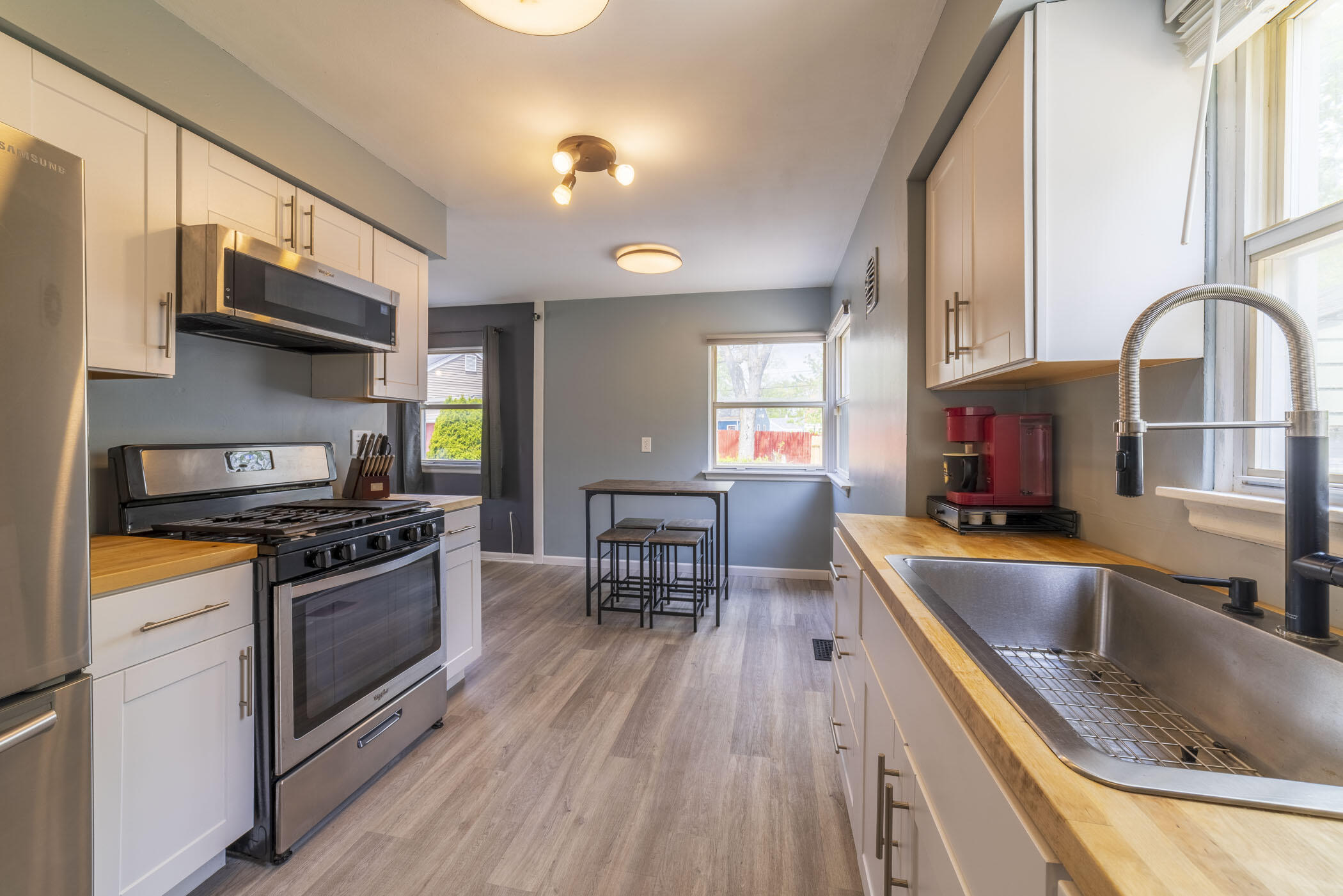 1037 E 11th Court