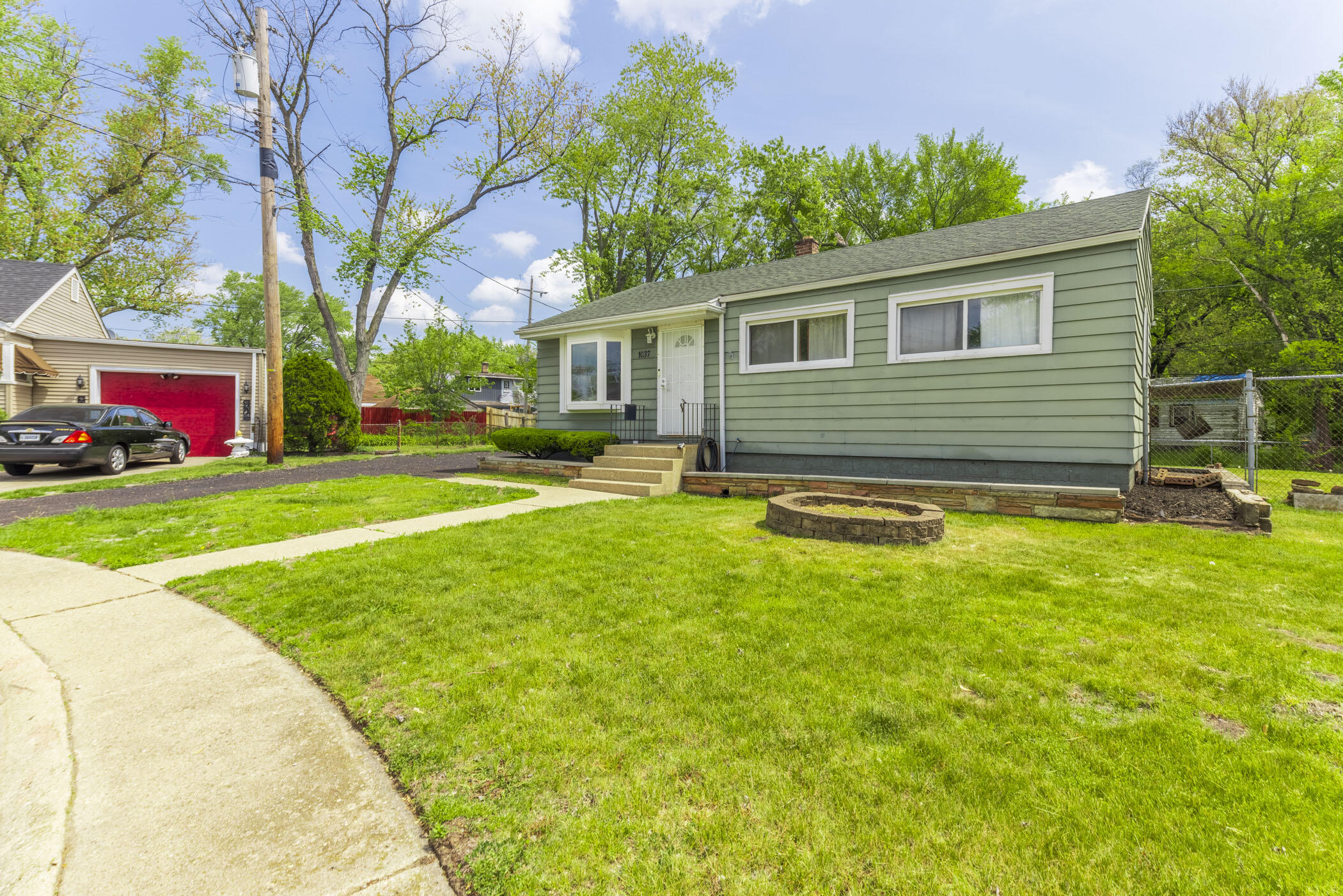 1037 E 11th Court