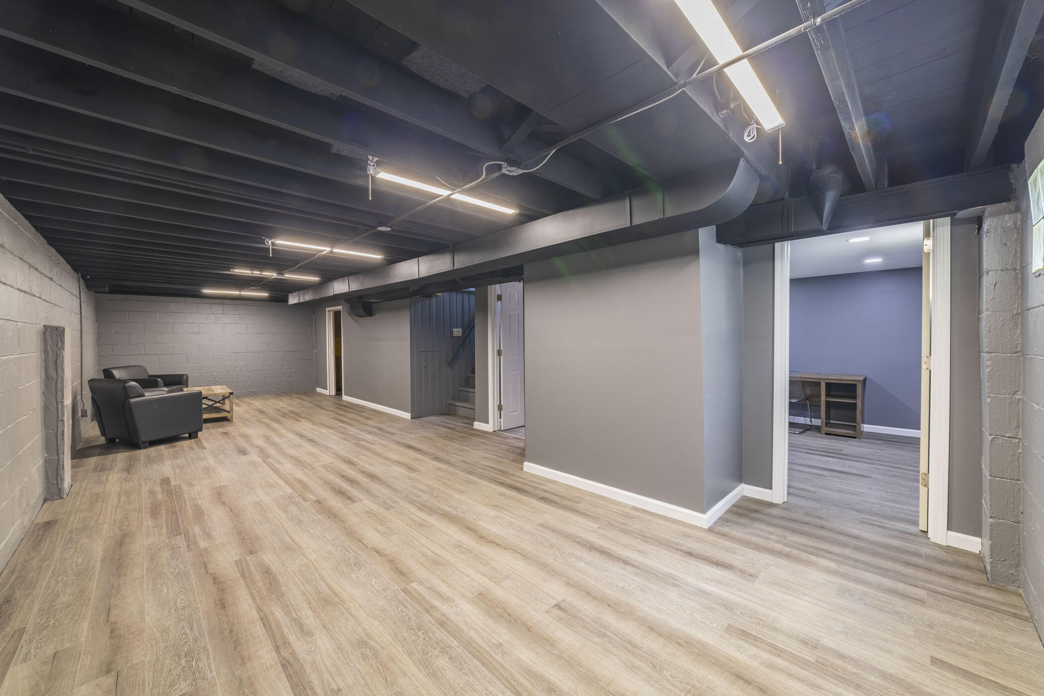 1037 E 11th Court