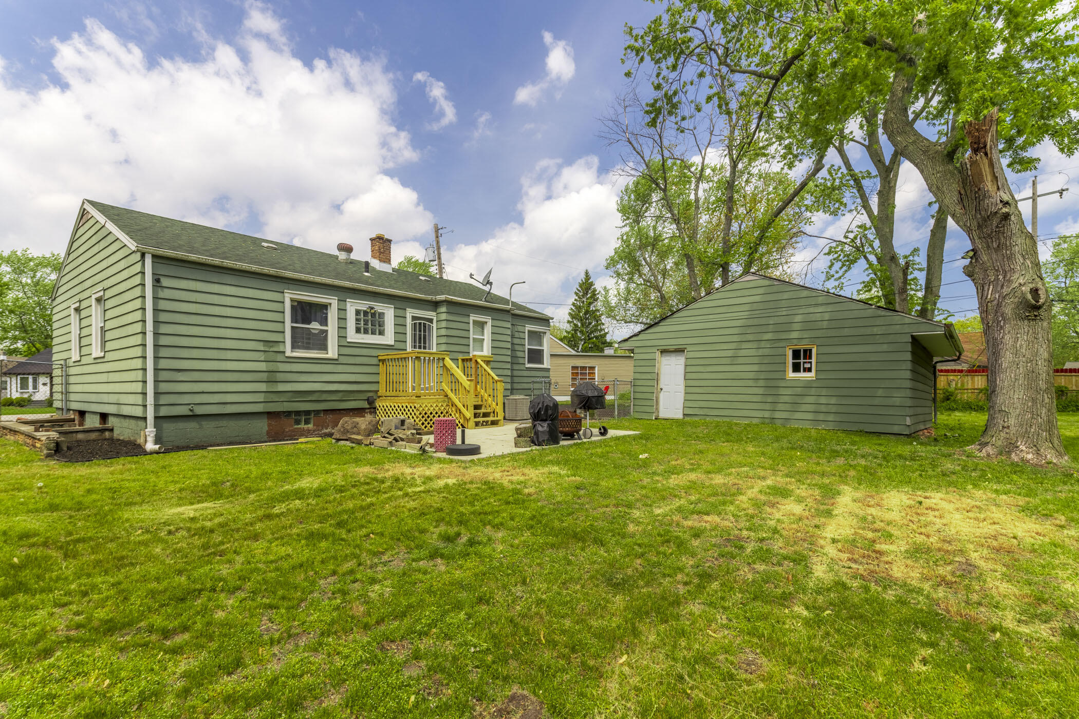 1037 E 11th Court