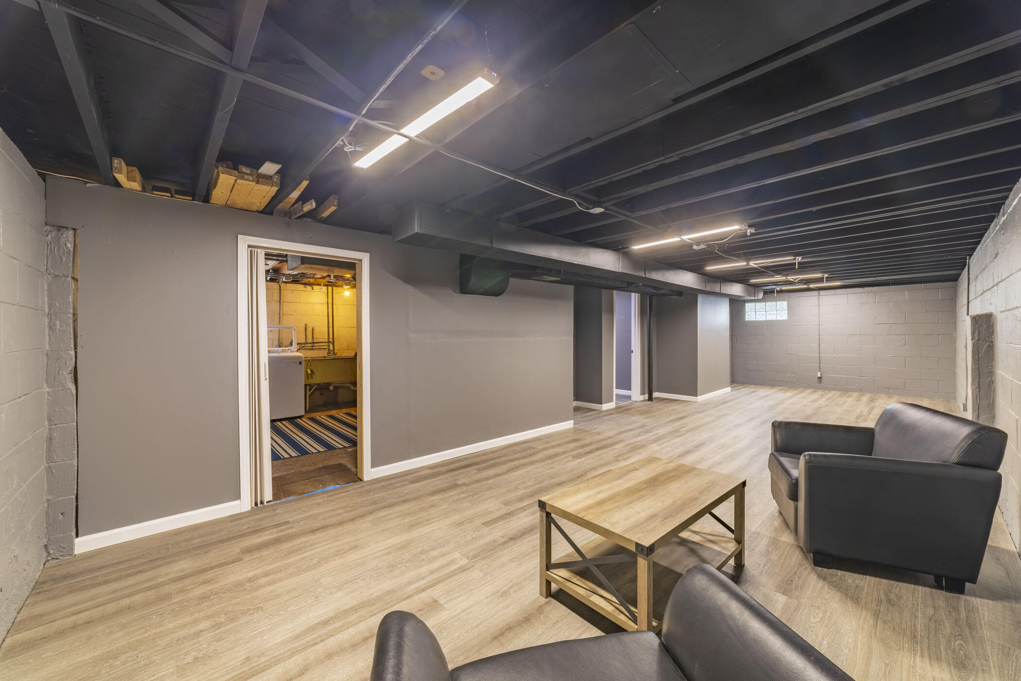 1037 E 11th Court