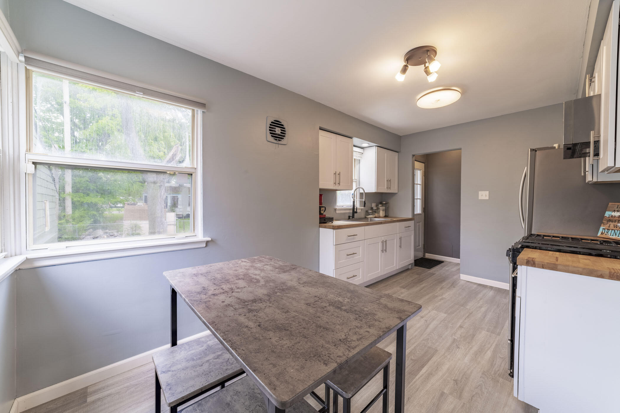 1037 E 11th Court
