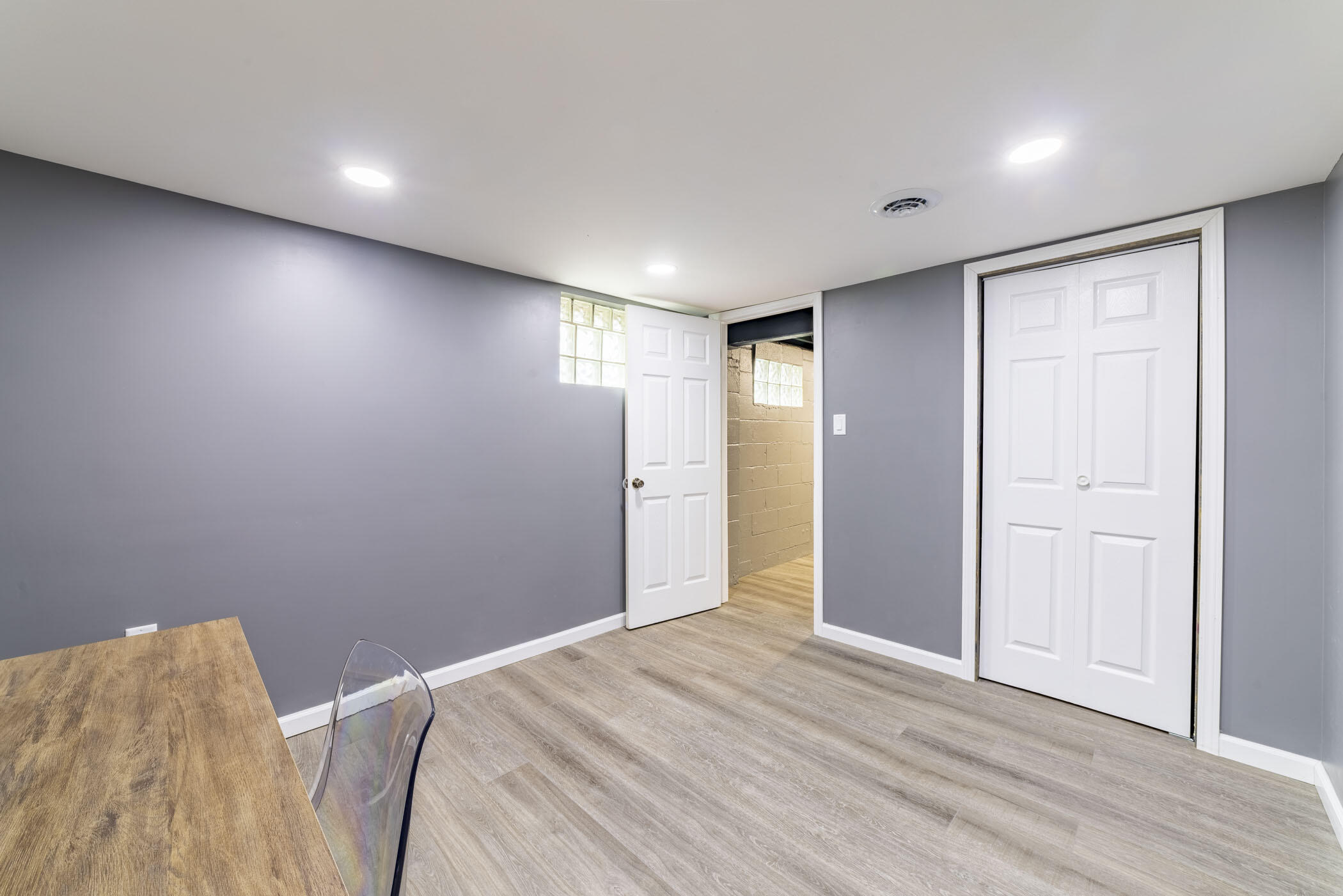 1037 E 11th Court