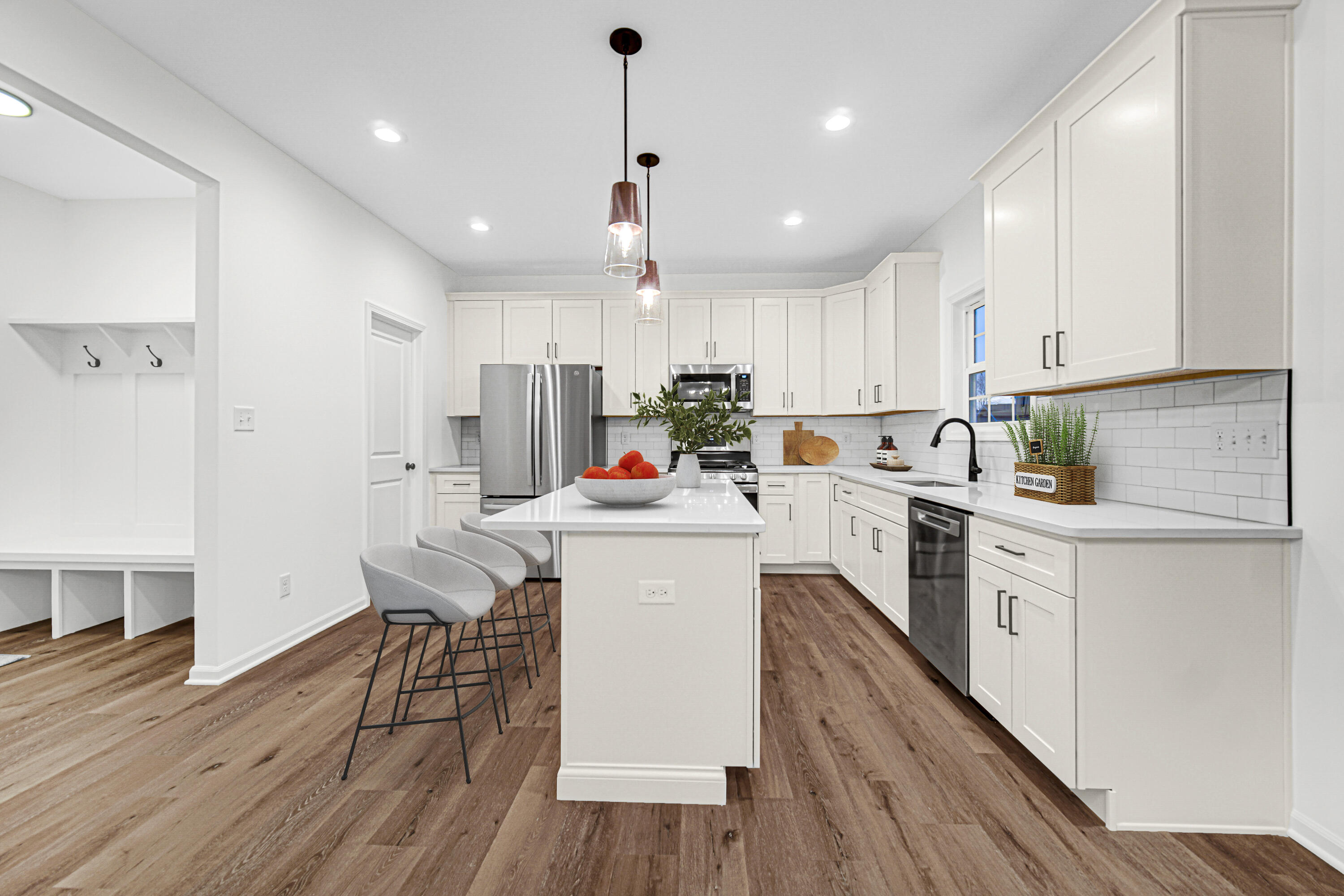2228 Redwood Lane