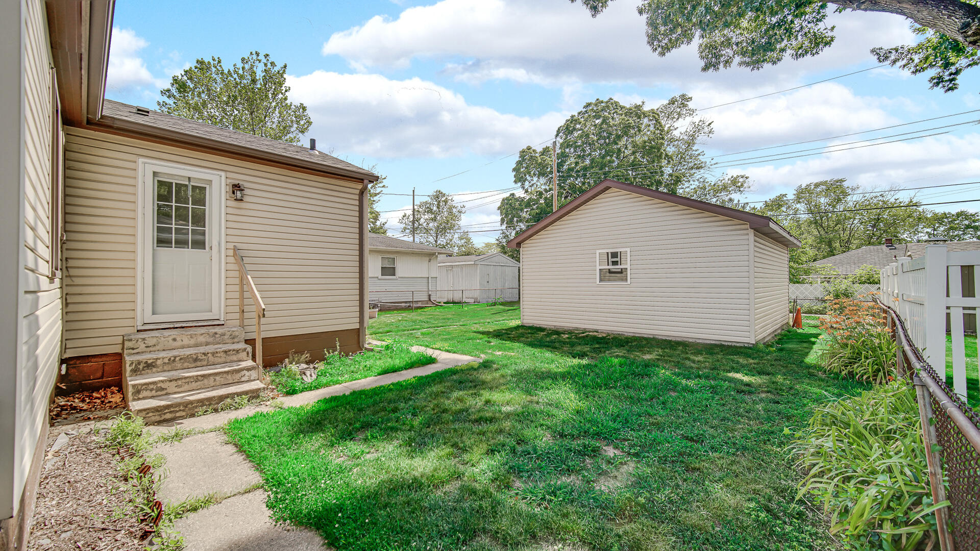 206 N Oakwood Drive