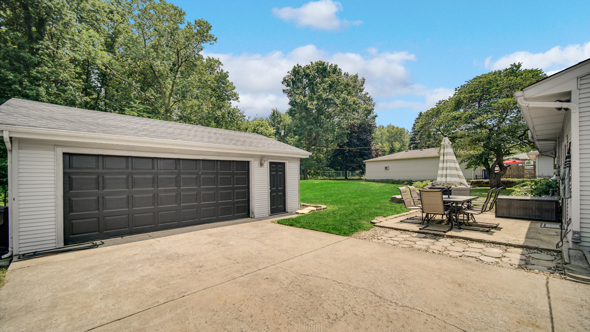 5202 Lynn Lane