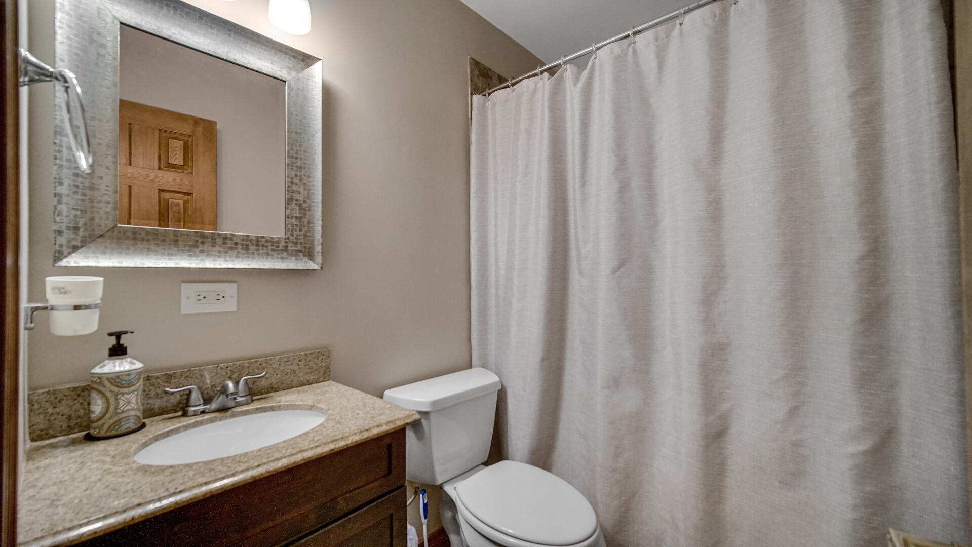5202 Lynn Lane