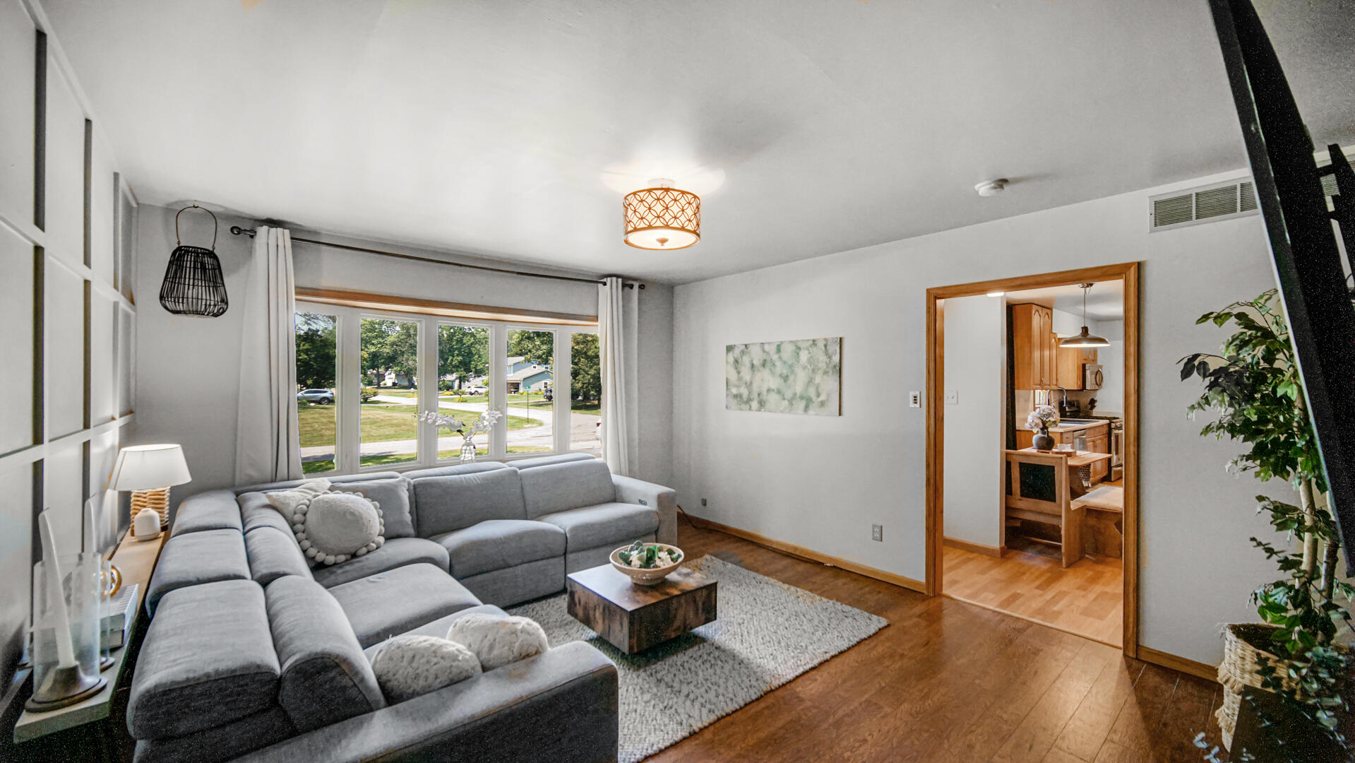 5202 Lynn Lane