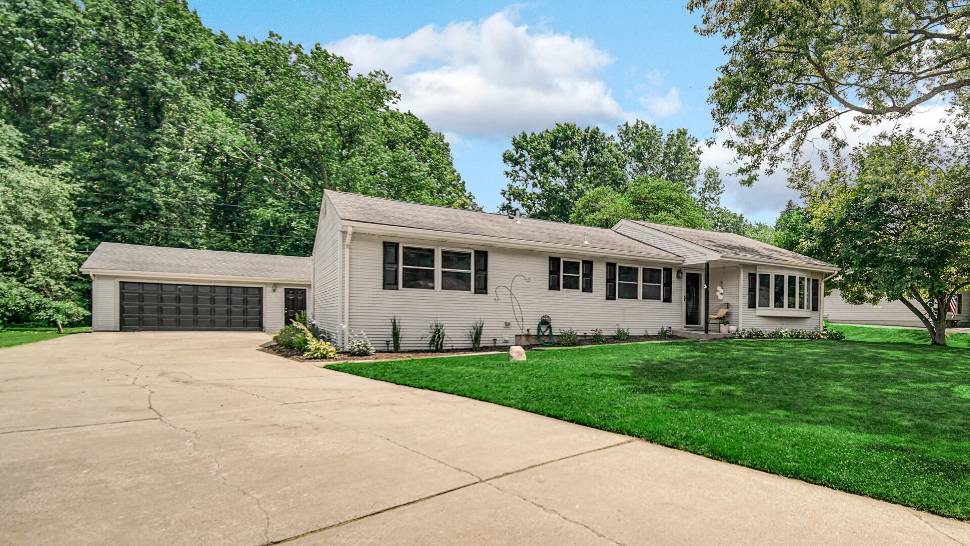 5202 Lynn Lane